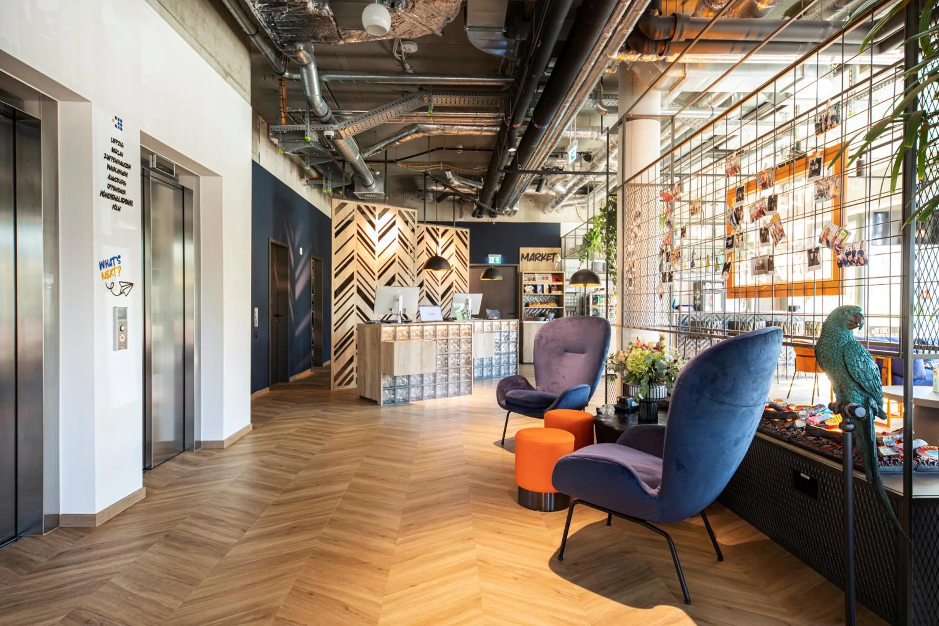 Lobby or reception in LOGINN Hotel Waiblingen