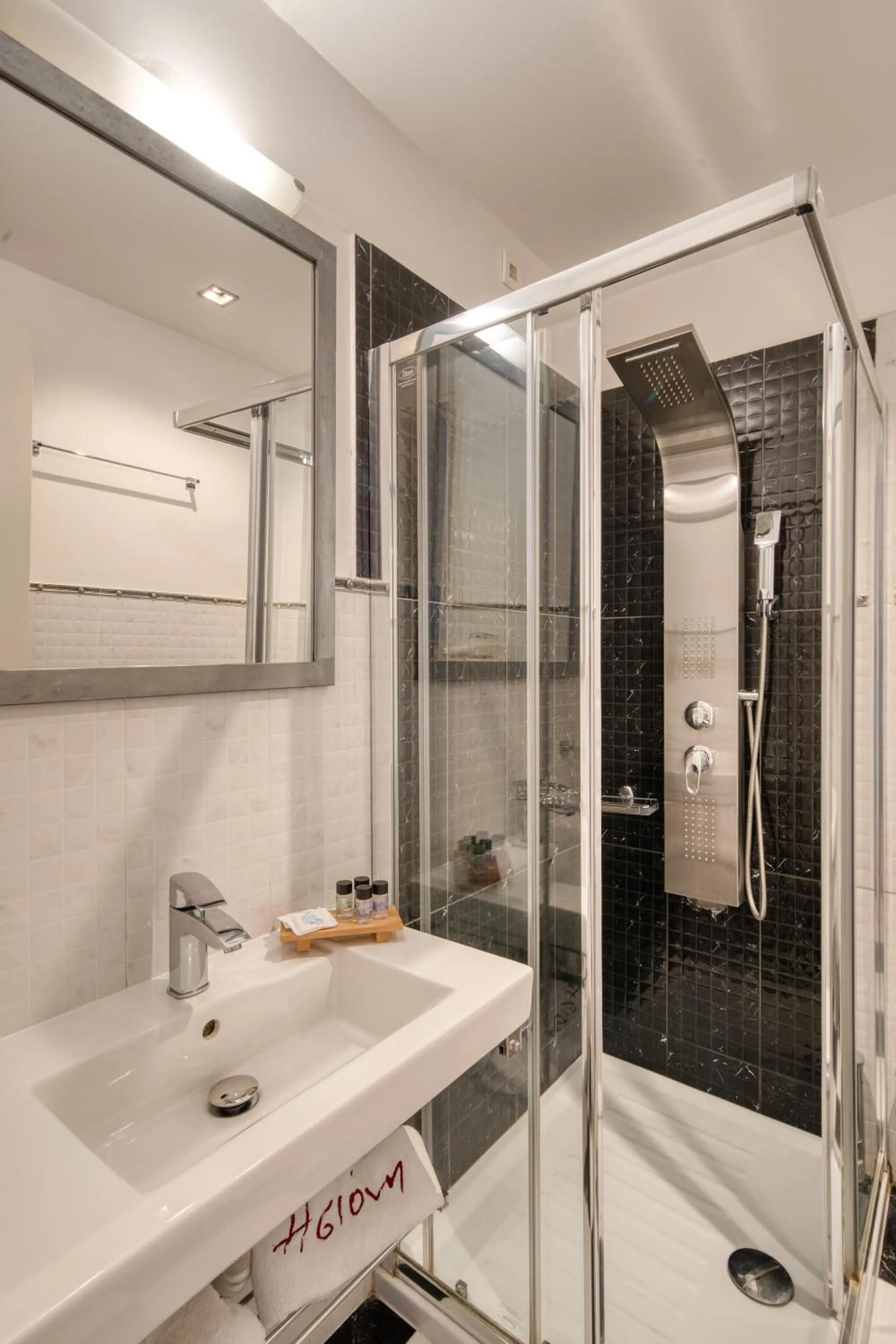 Shower in Isioni Pension