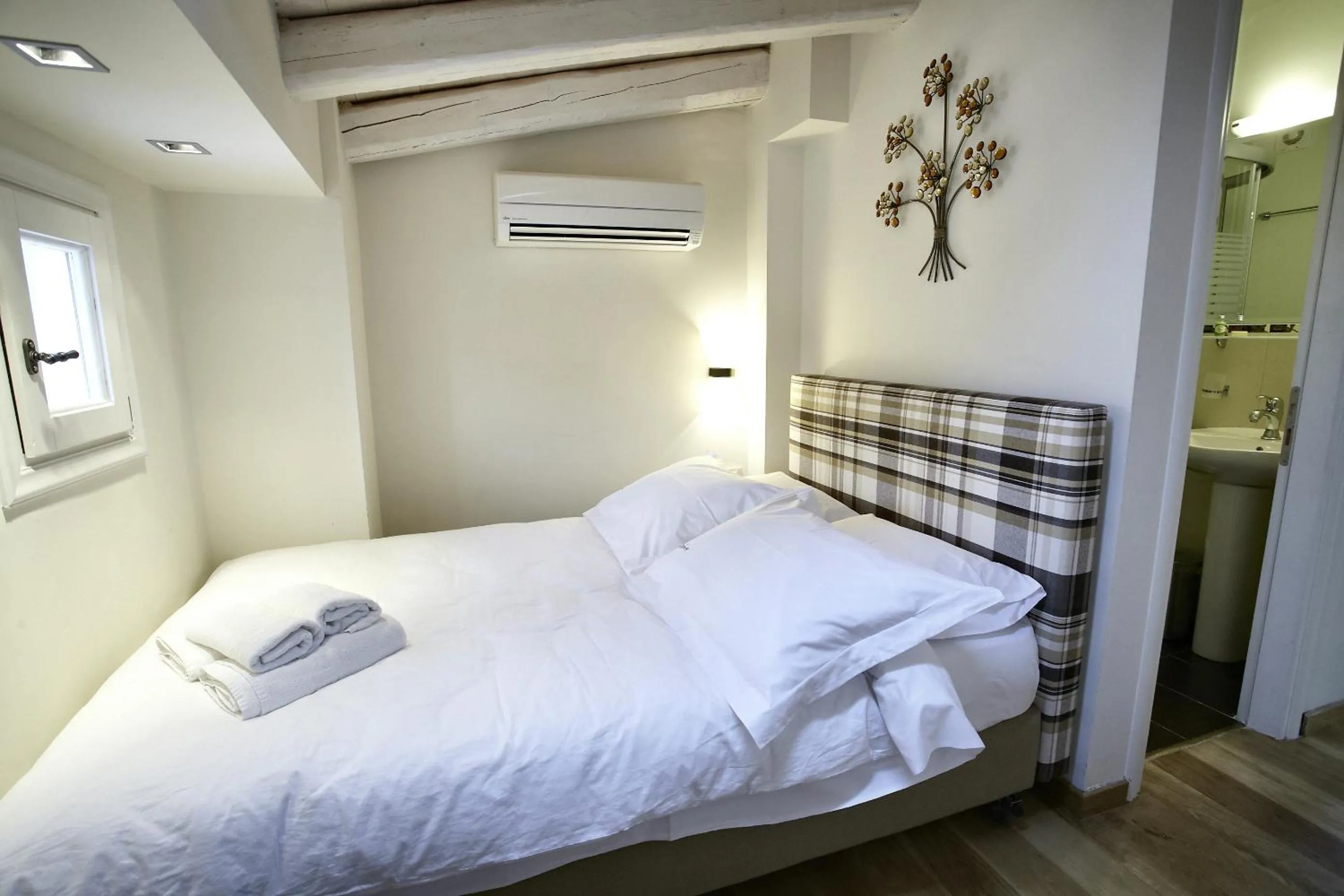 Bed in Isioni Pension