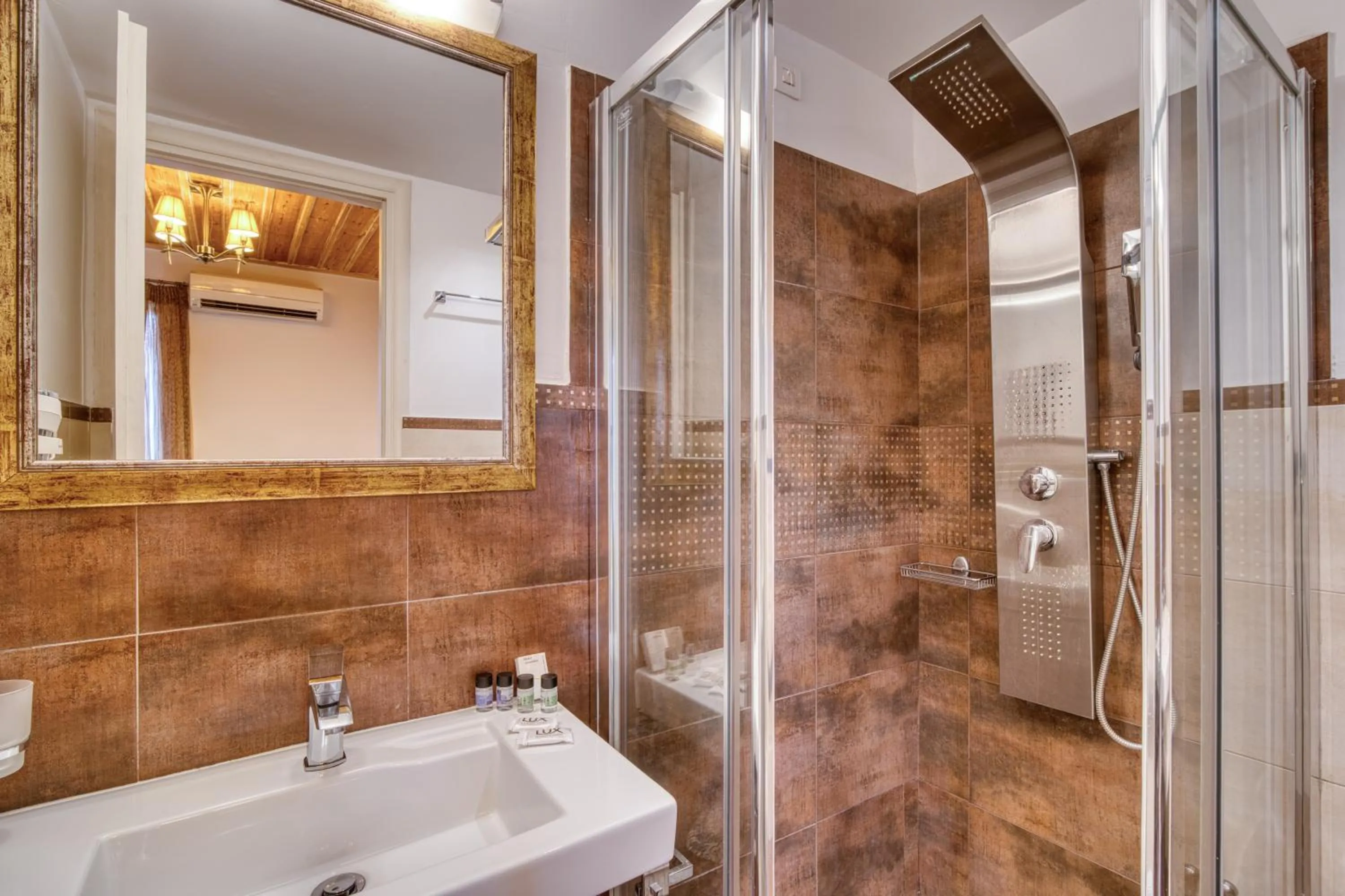 Shower in Isioni Pension