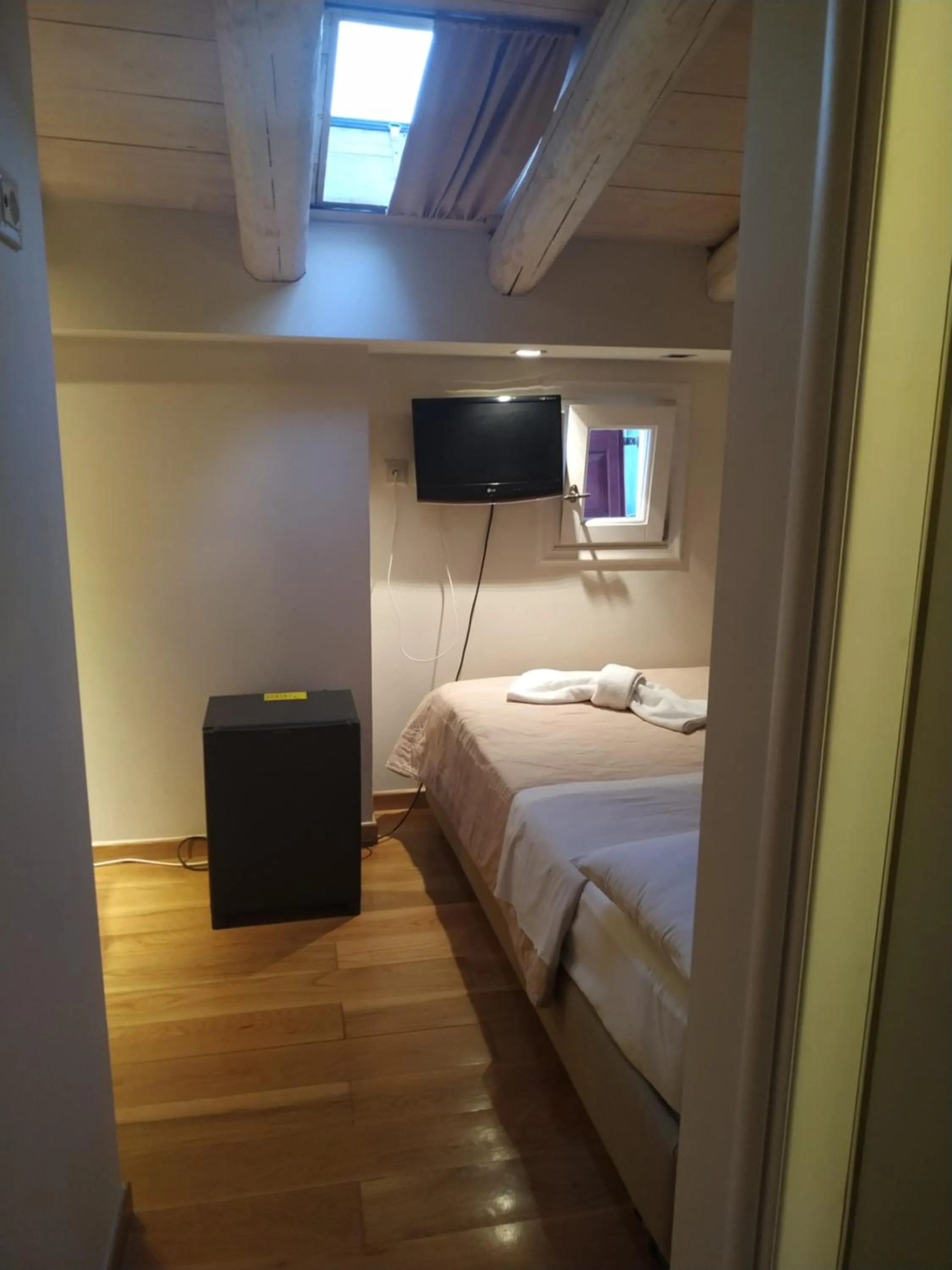 Photo of the whole room, Bed in Isioni Pension