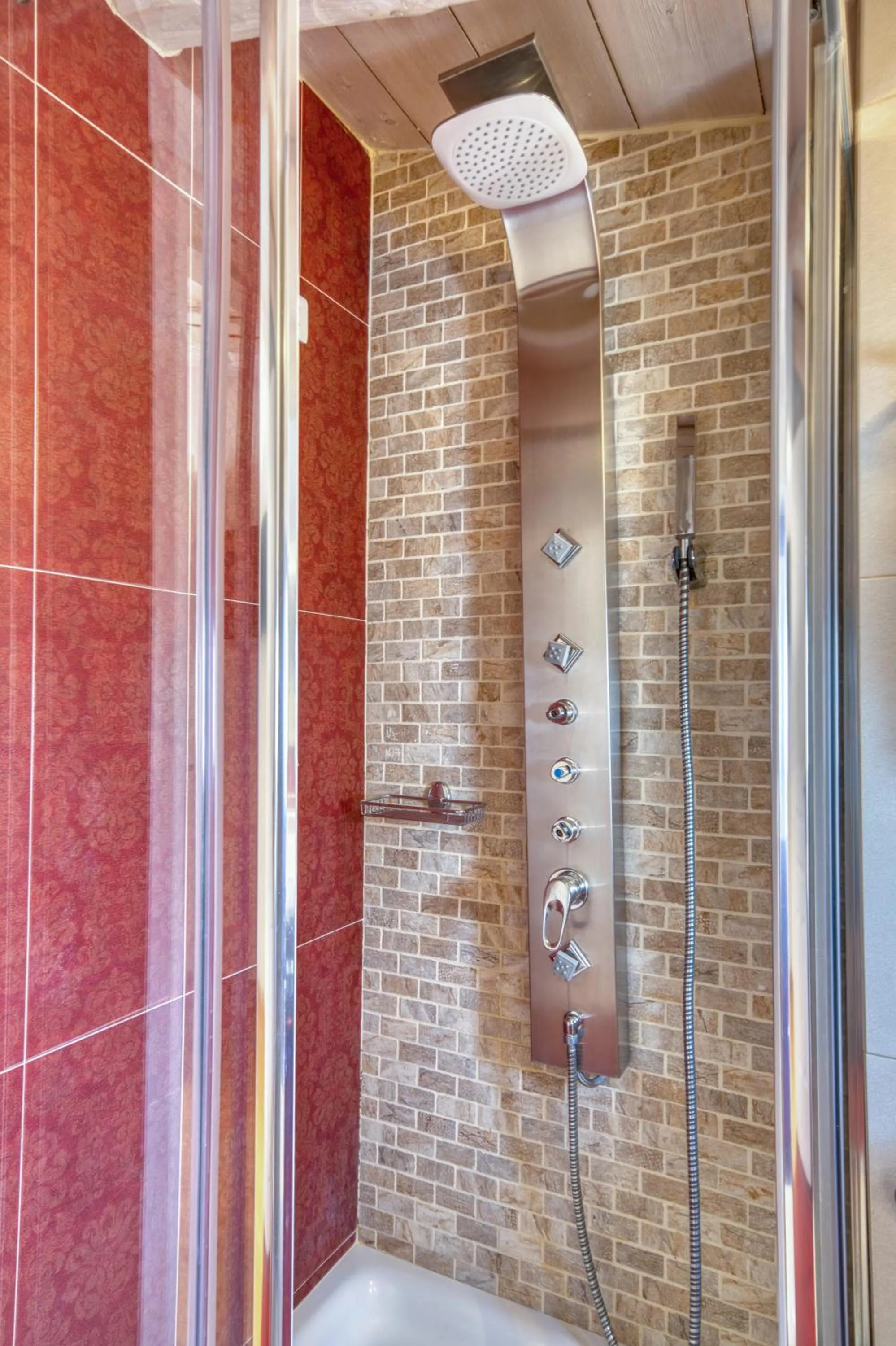 Bathroom in Isioni Pension