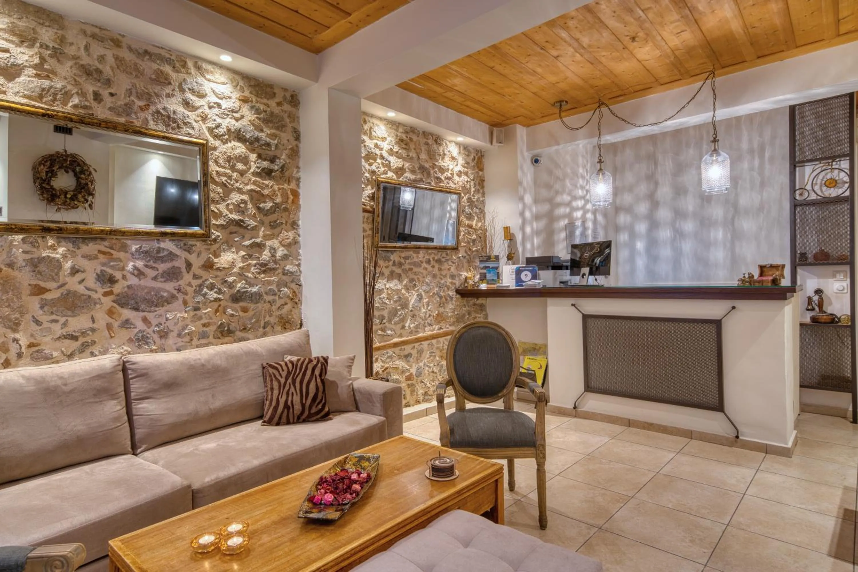 Communal lounge/ TV room in Isioni Pension