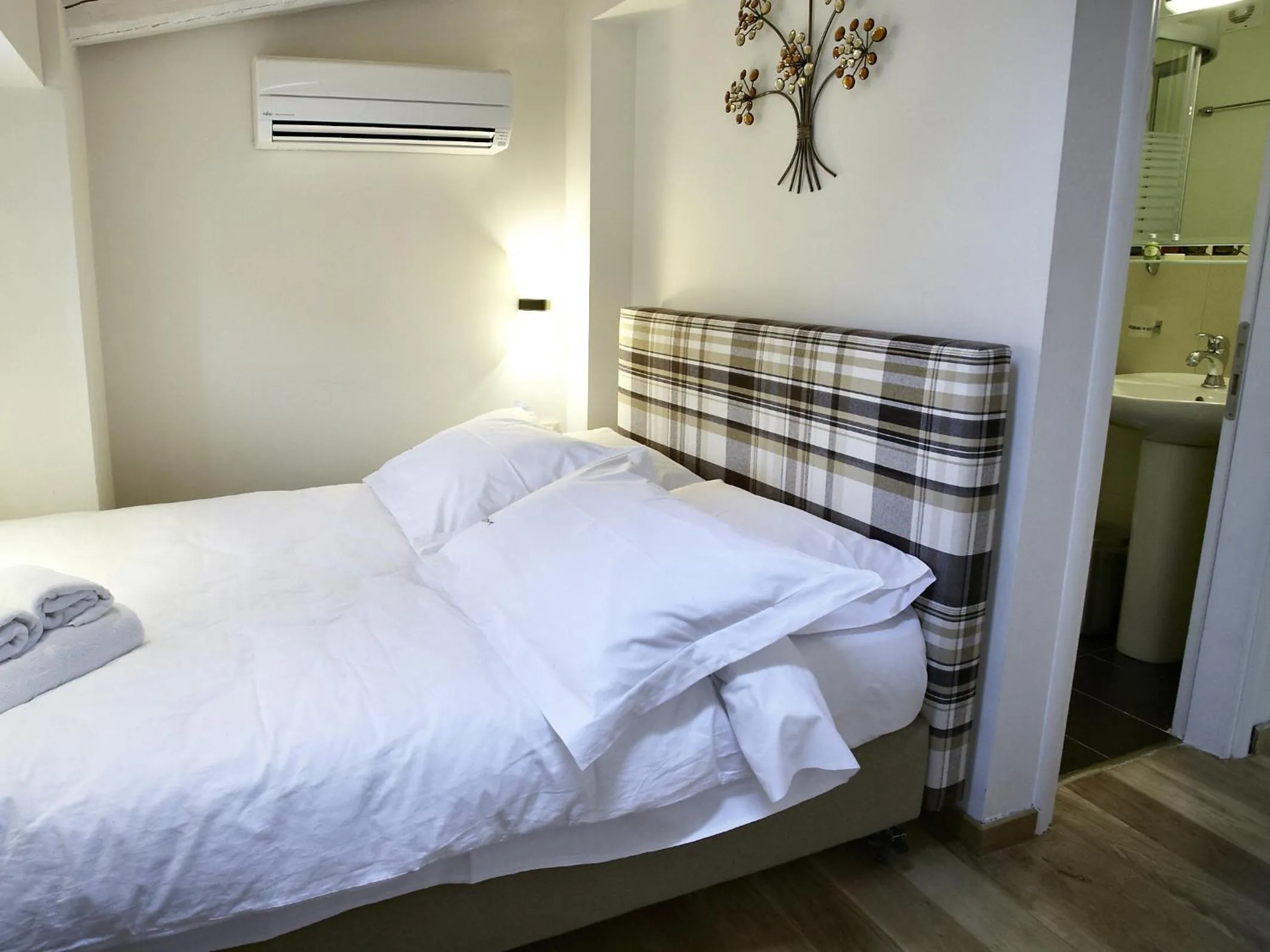 Bed in Isioni Pension