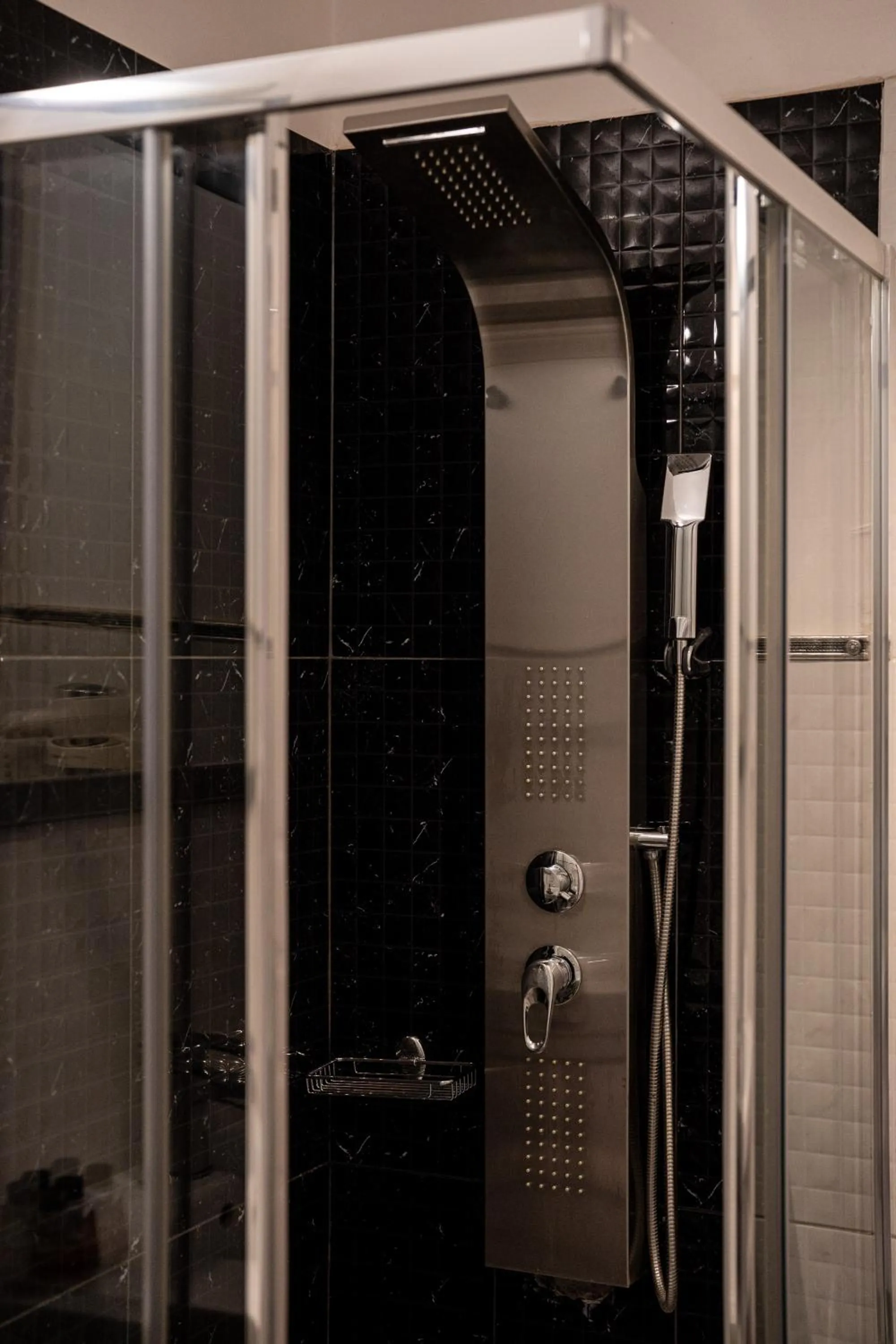 Shower in Isioni Pension