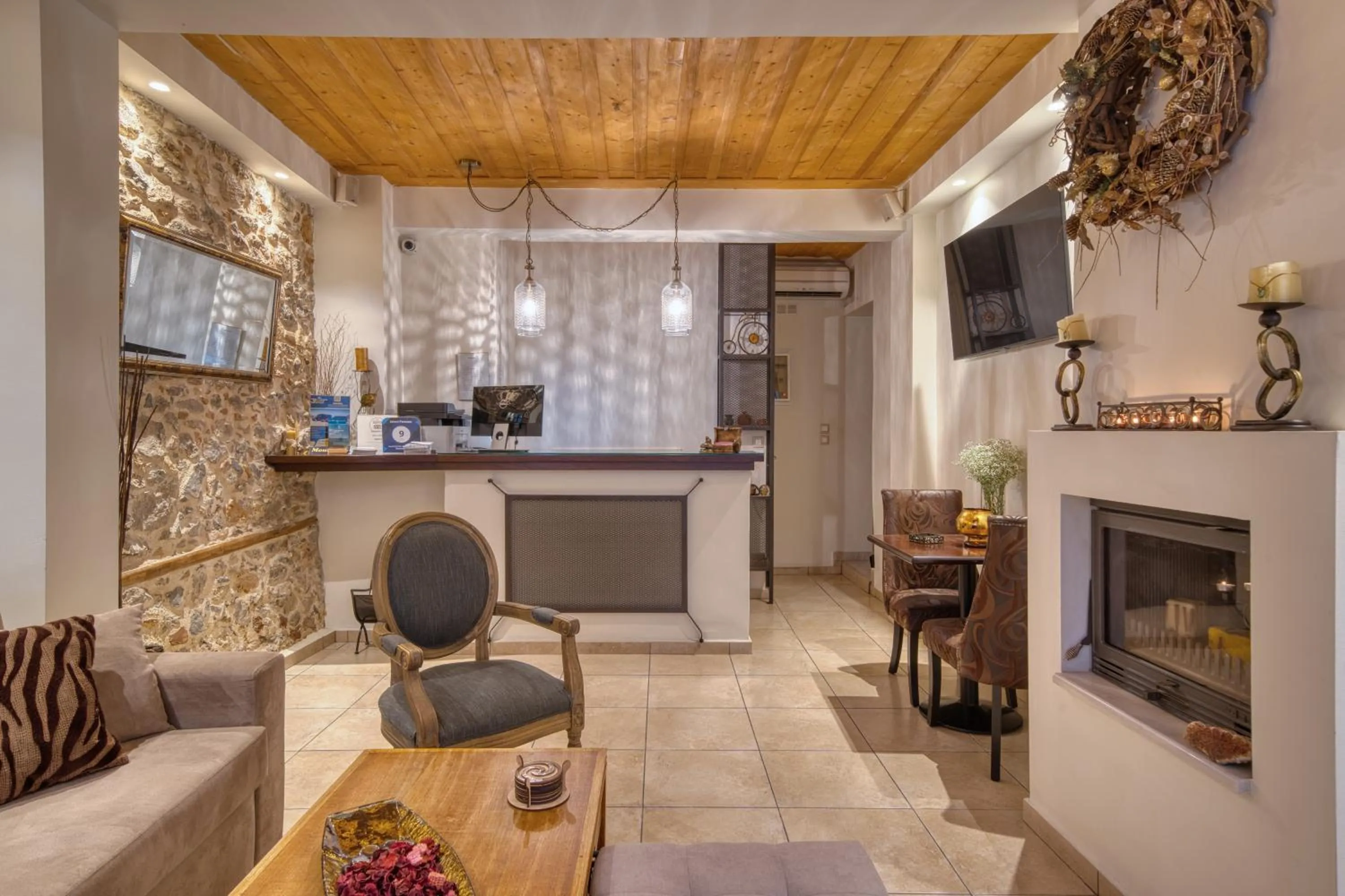 Communal lounge/ TV room in Isioni Pension
