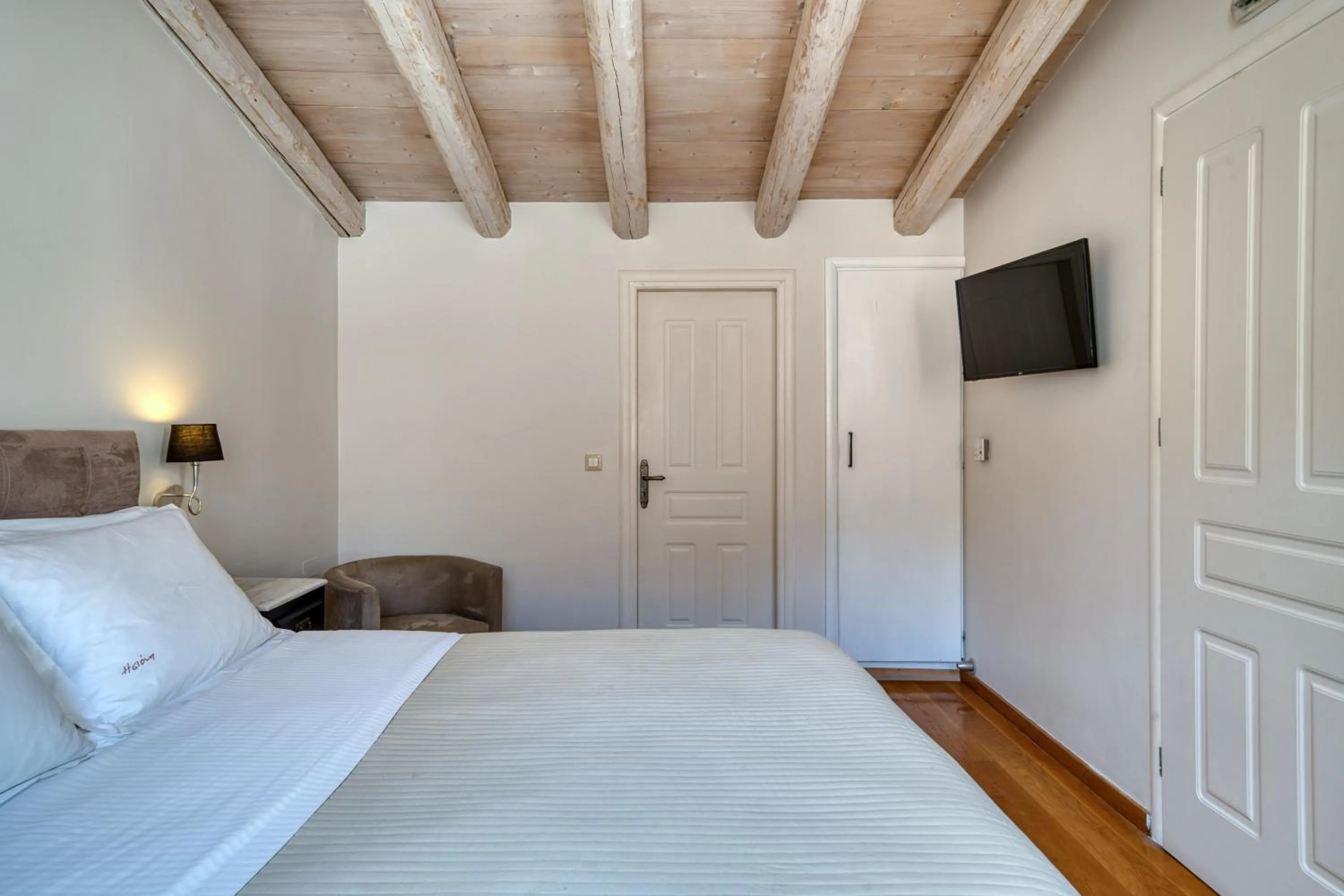 Bed in Isioni Pension