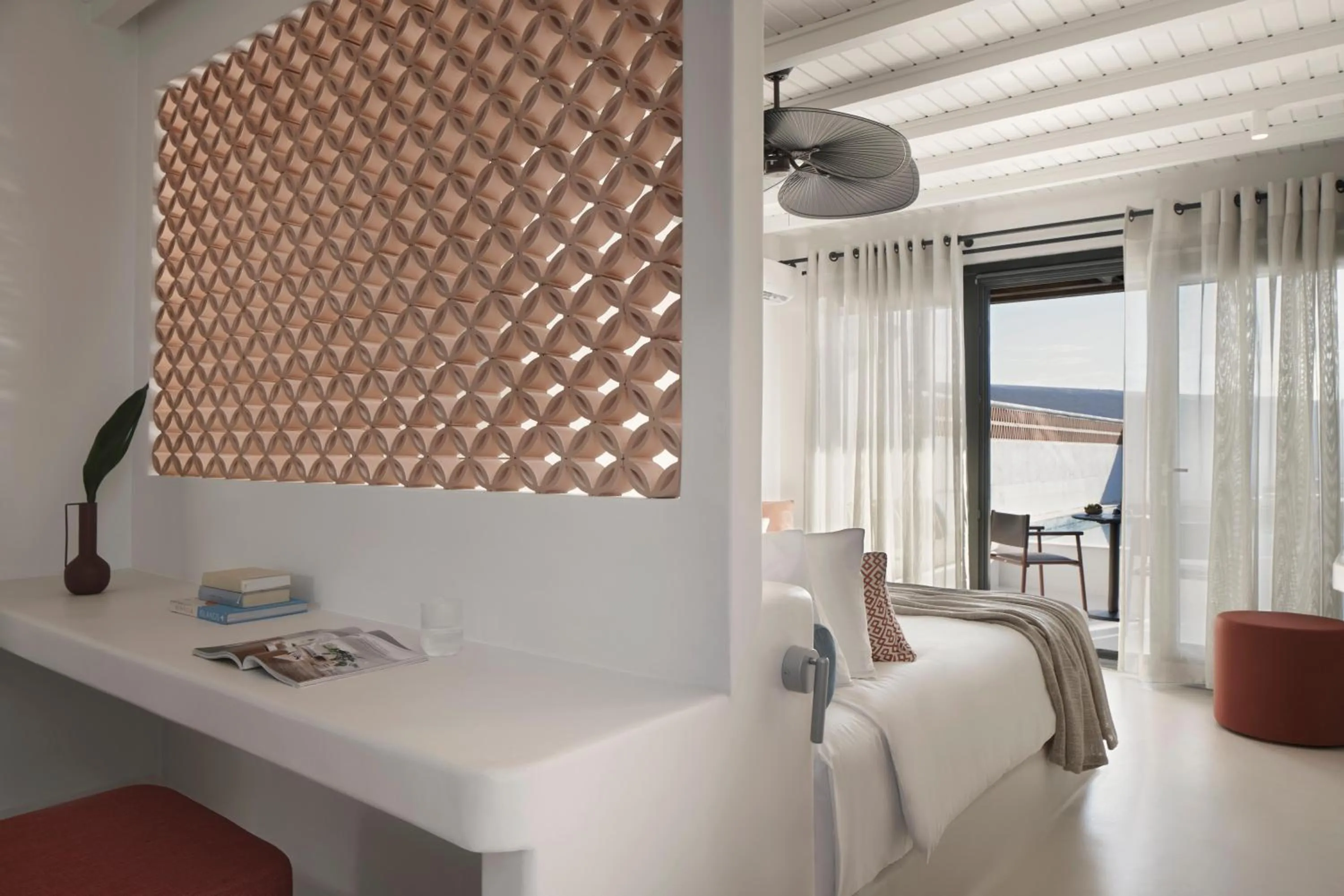 Photo of the whole room in Andronis Minois