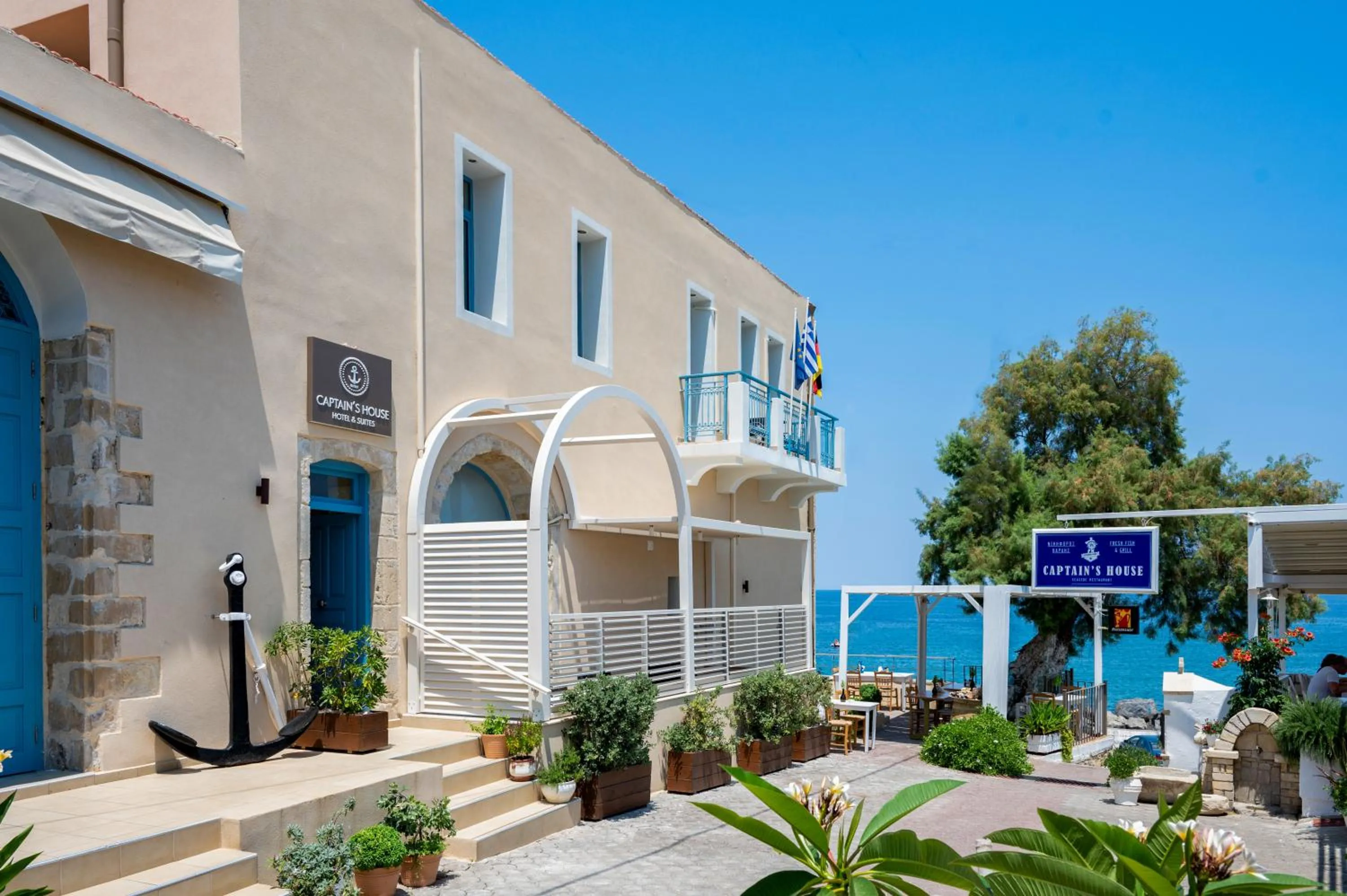 Captain's House Hotel Suites & Apartments