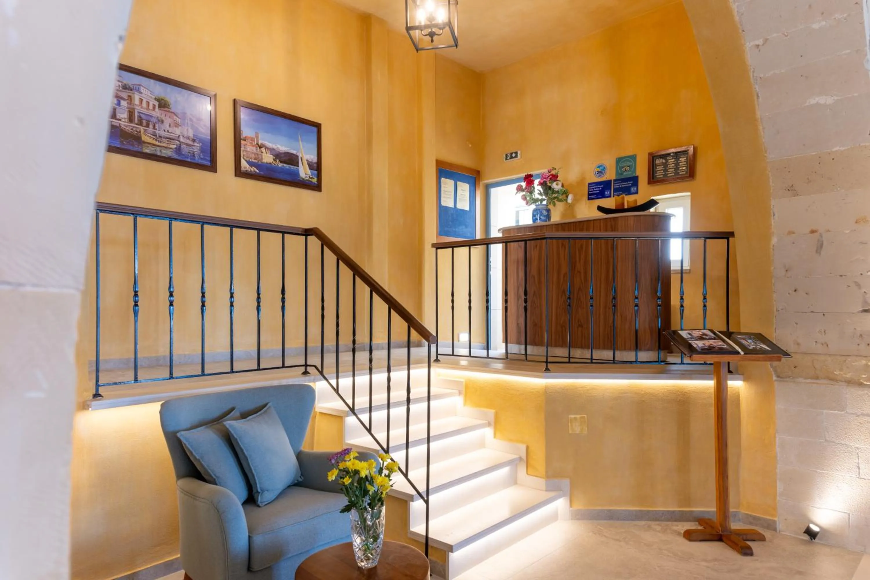 Captain's House Hotel Suites & Apartments