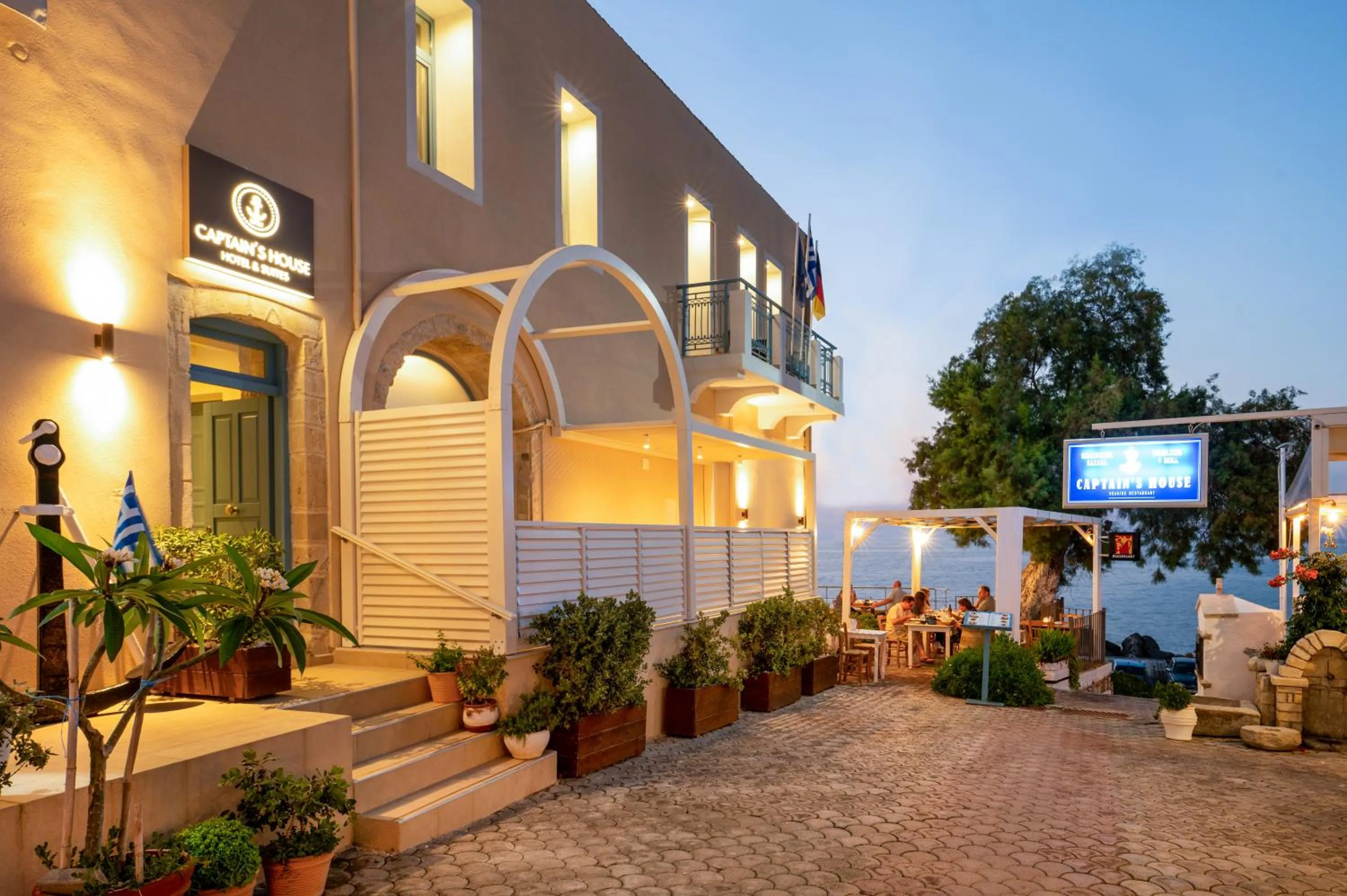 Captain's House Hotel Suites & Apartments