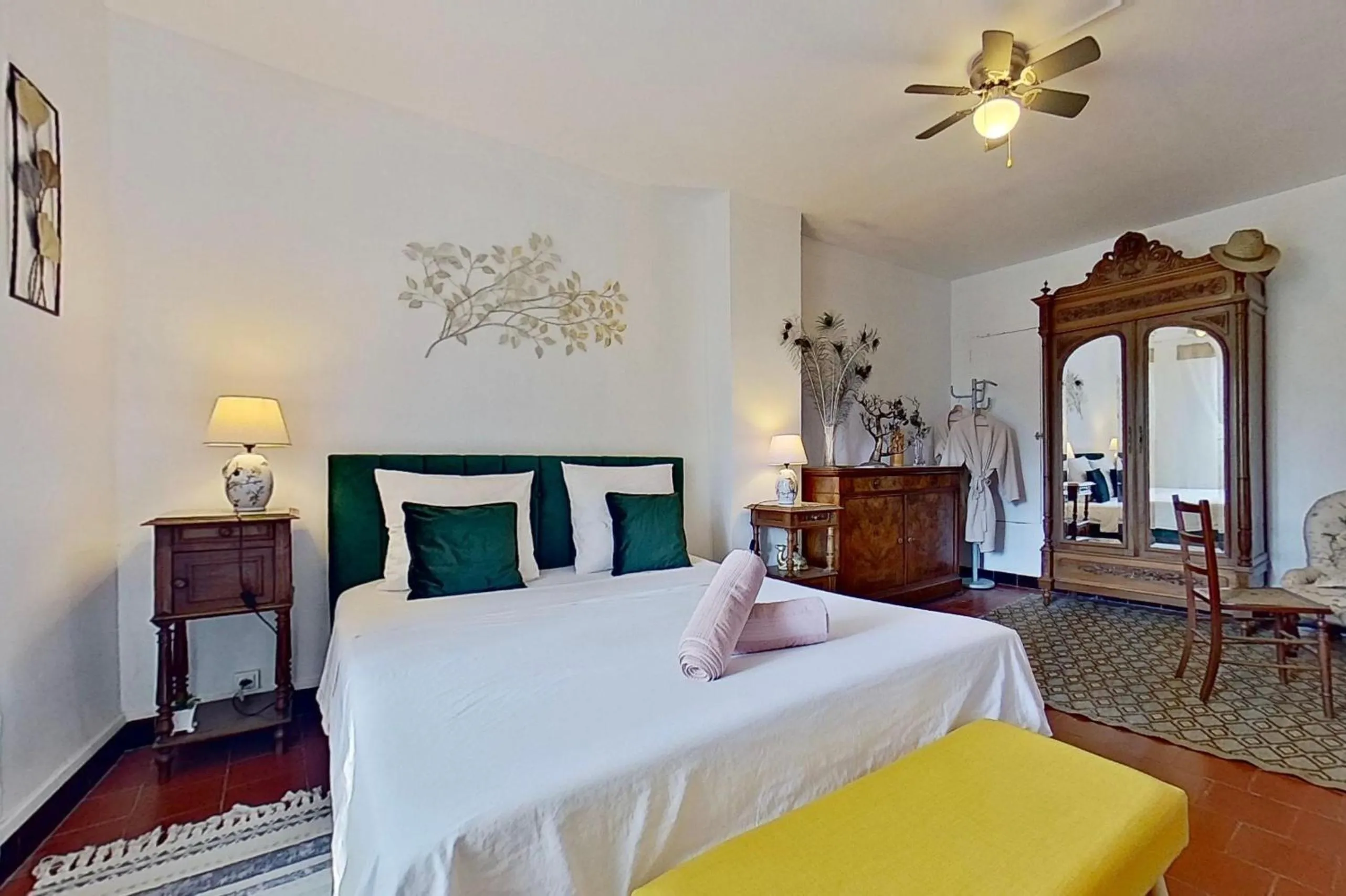 Bed in Les 2 Drôles d'Oiseaux