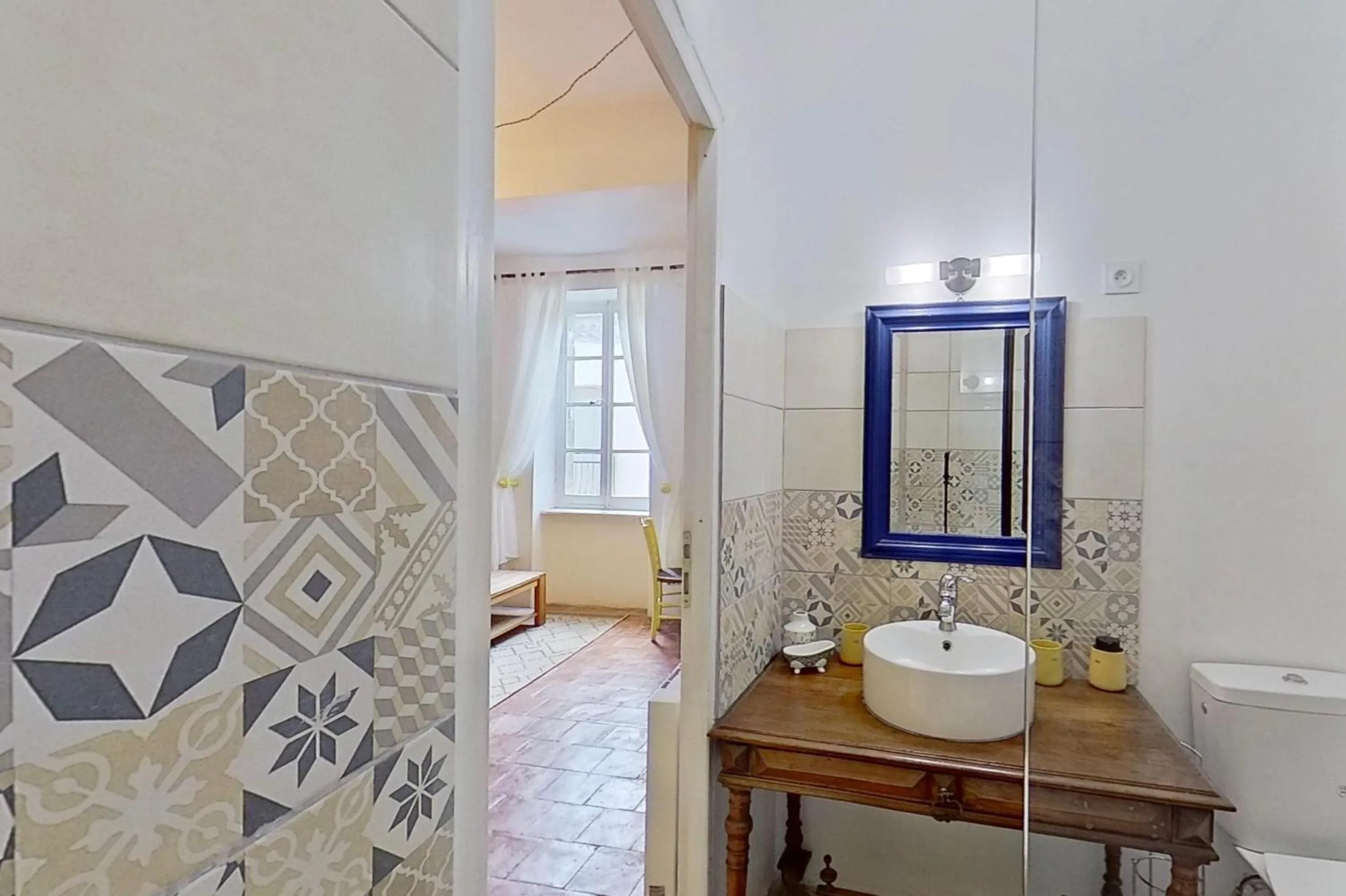 Toilet in Les 2 Drôles d'Oiseaux