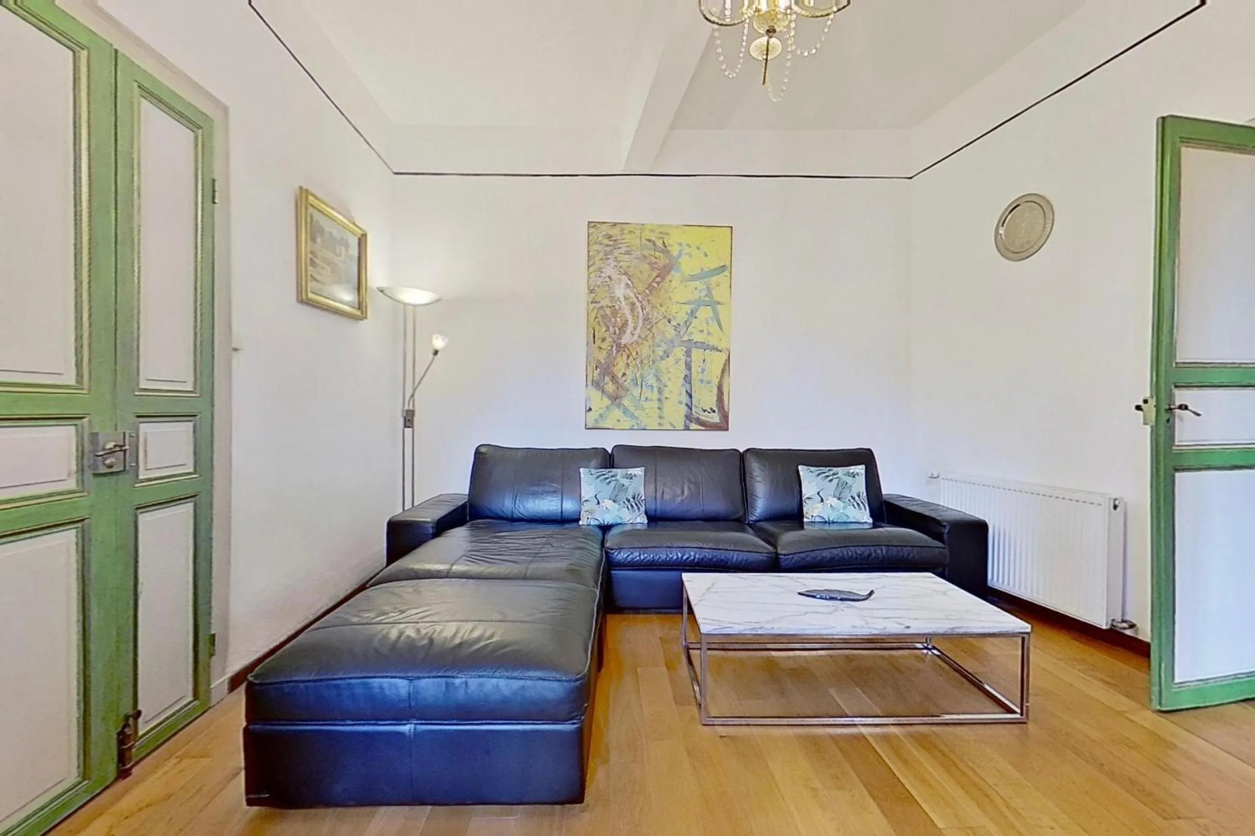 Communal lounge/ TV room in Les 2 Drôles d'Oiseaux