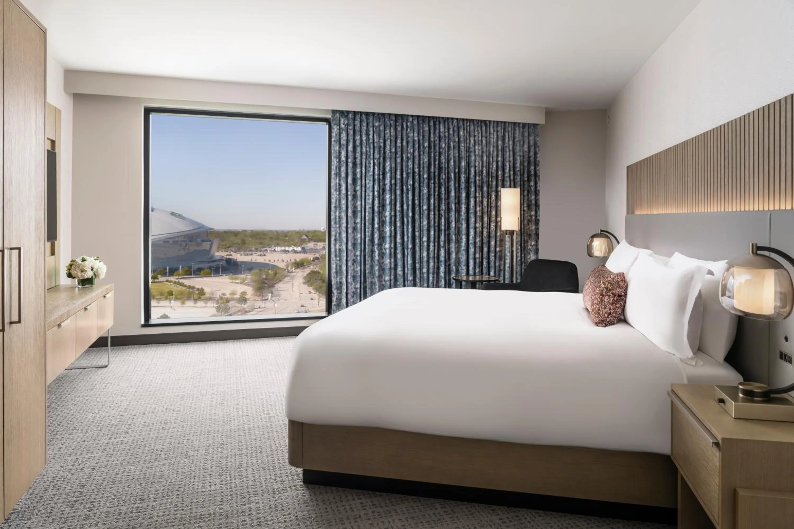 Bedroom, Bed in Loews Arlington Hotel