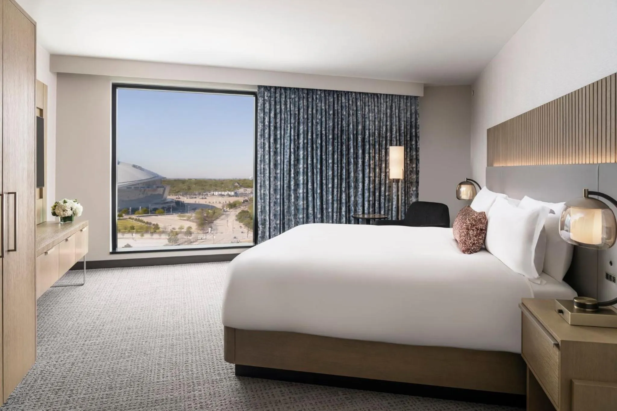 Bedroom, Bed in Loews Arlington Hotel