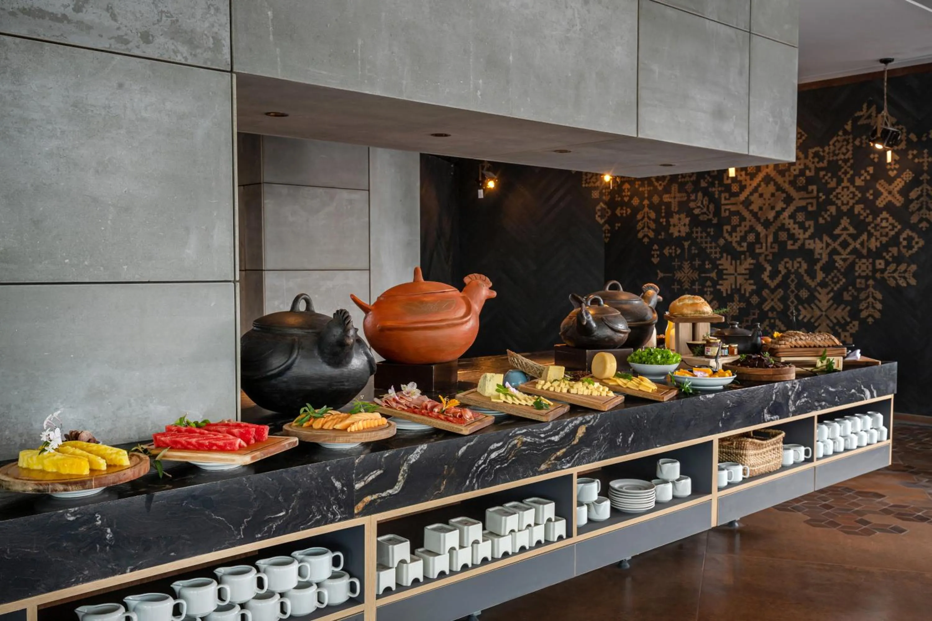 Restaurant/places to eat in GO Quito Hotel