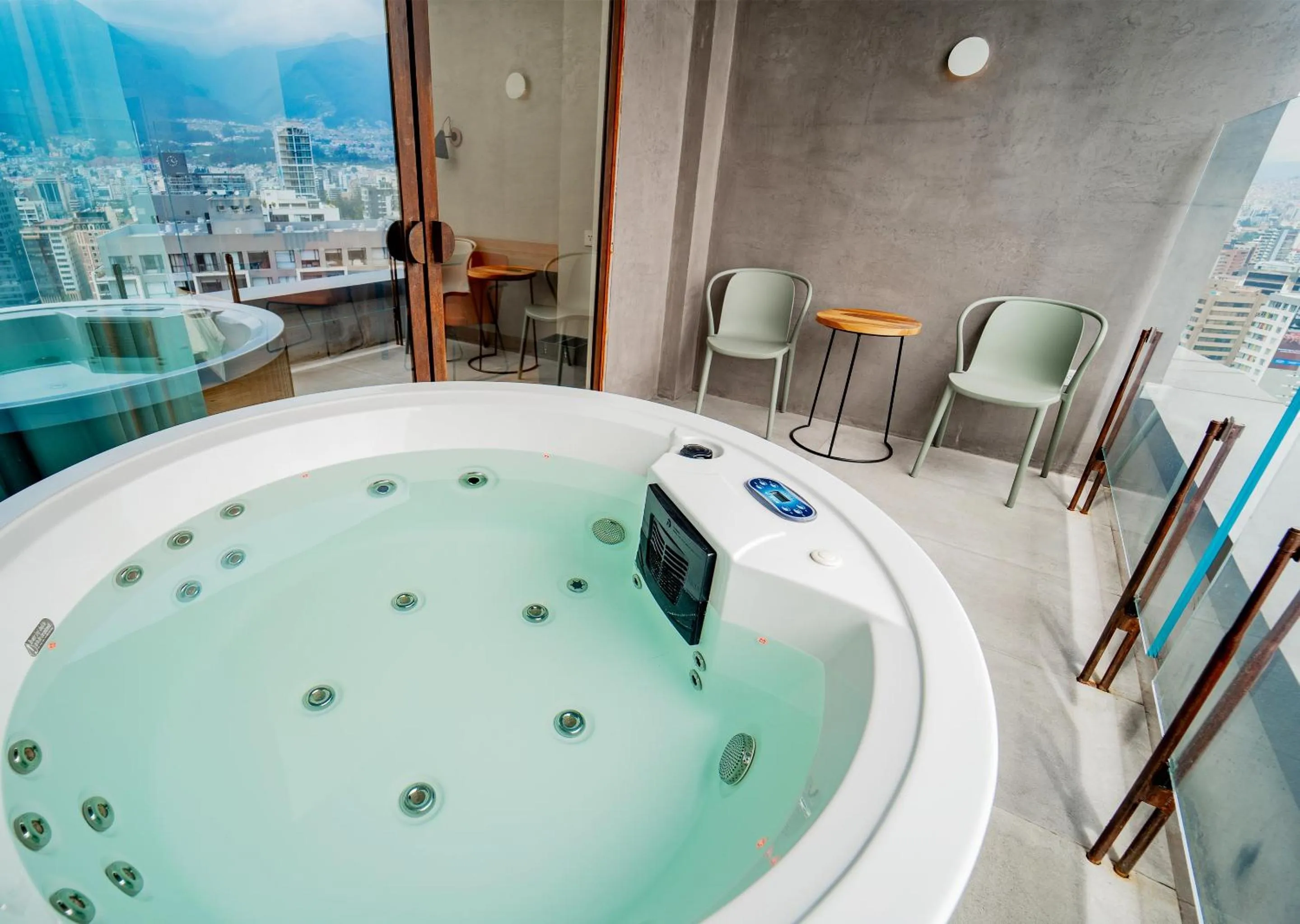 Hot Tub in GO Quito Hotel