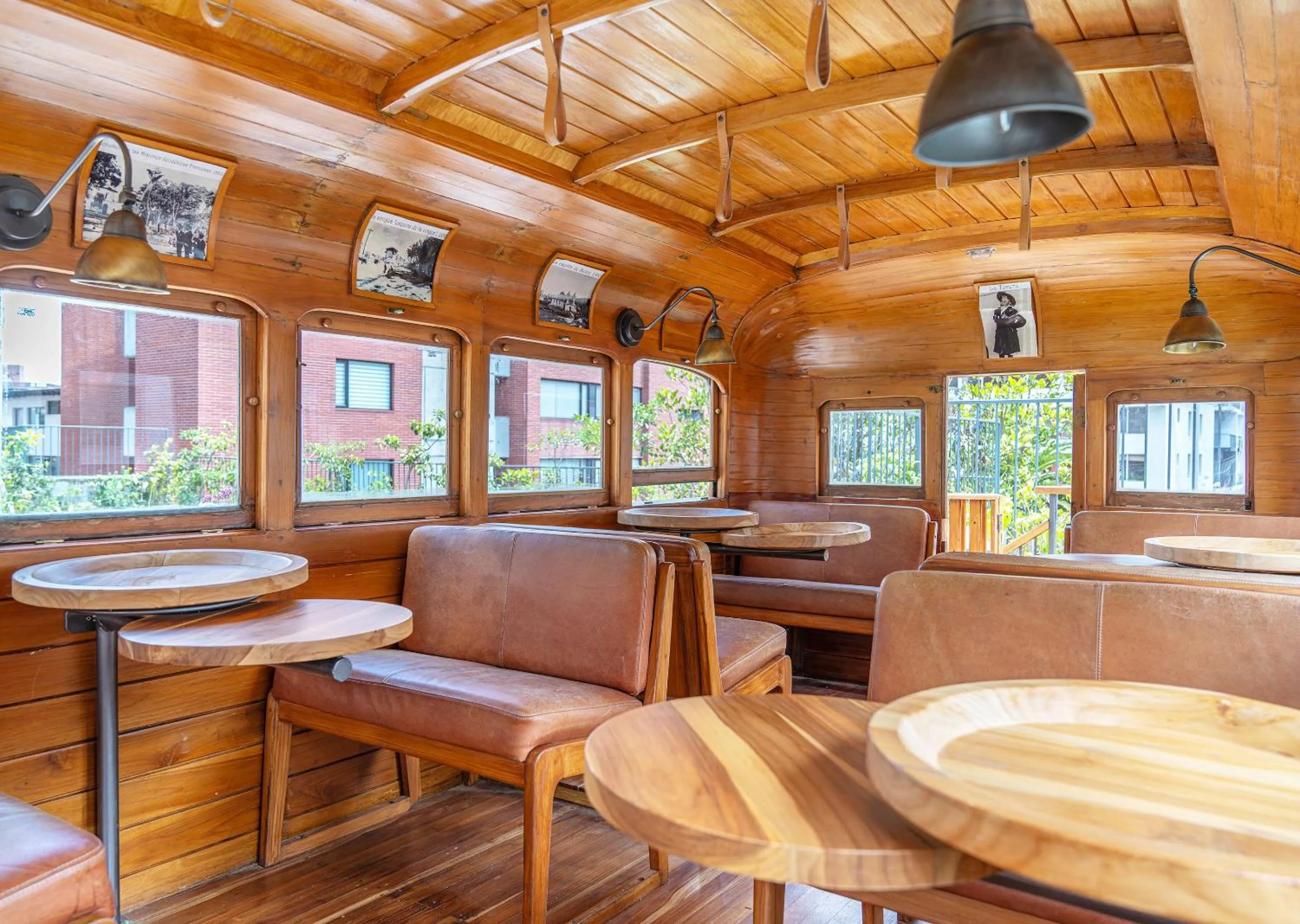 Restaurant/places to eat in GO Quito Hotel