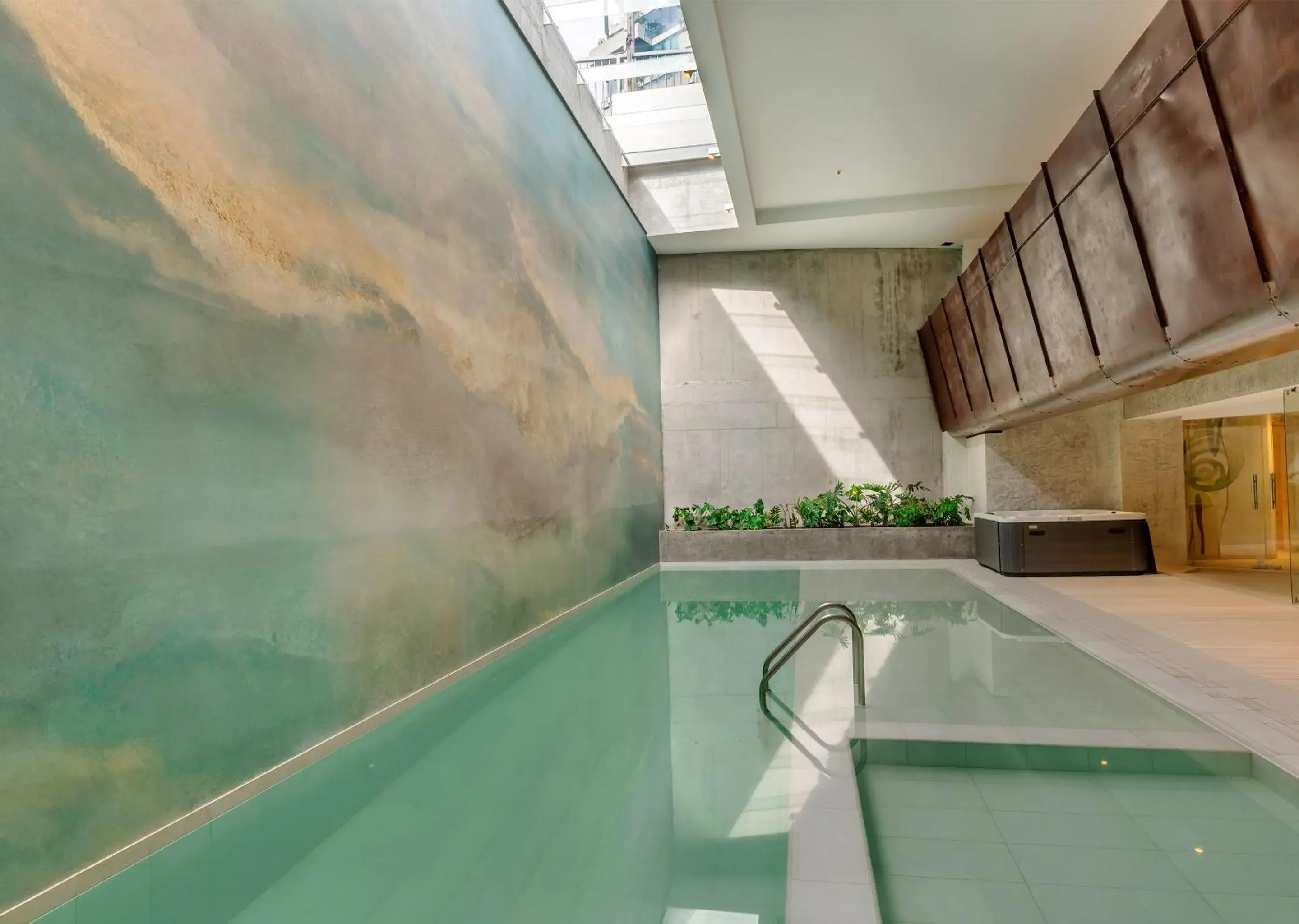 Swimming pool in GO Quito Hotel Swimming pool in GO Quito Hotel