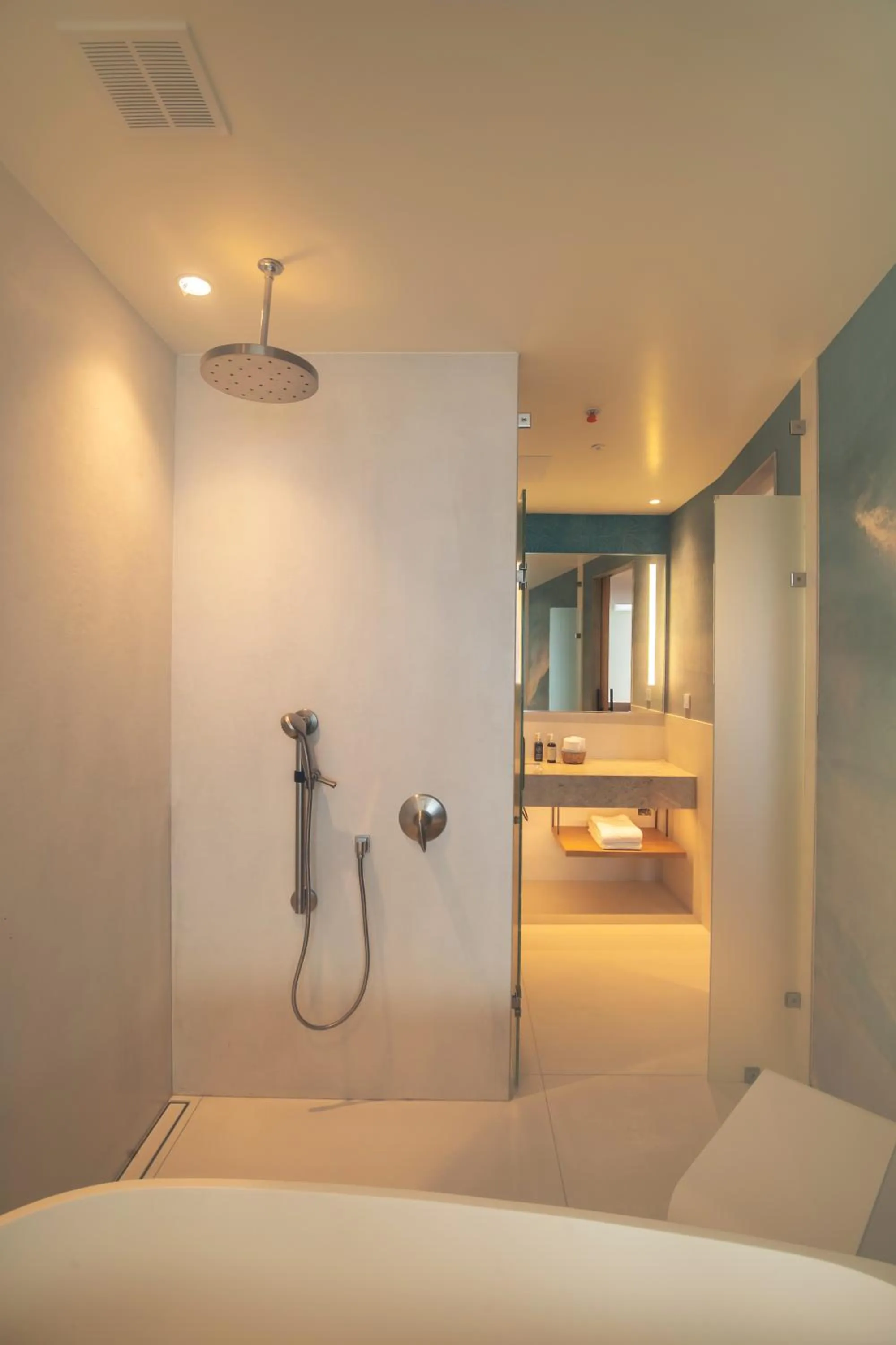 Shower in GO Quito Hotel