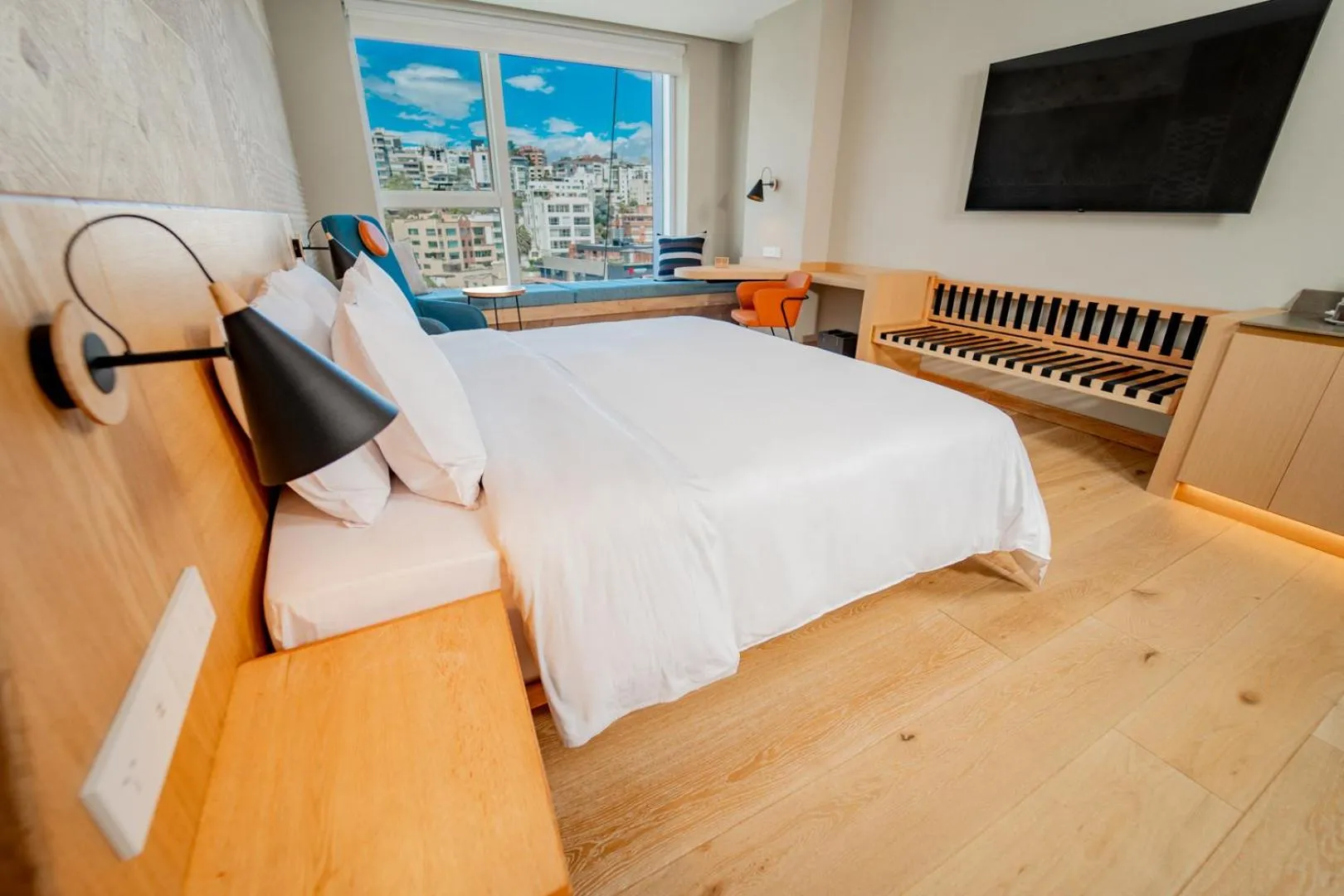 Photo of the whole room, Bed in GO Quito Hotel