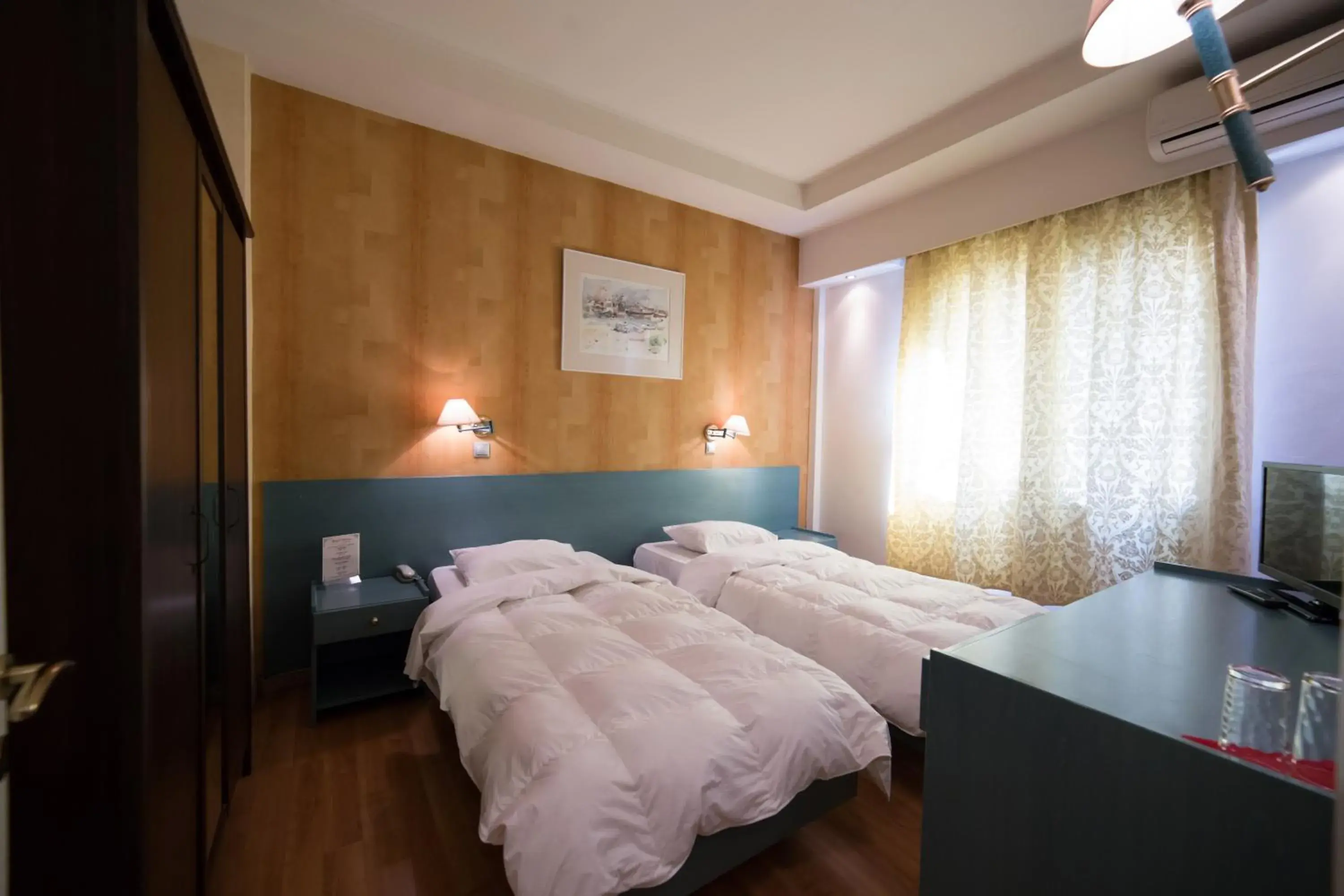 Single Room in Minoa Athens Hotel Single Room in Minoa Athens Hotel