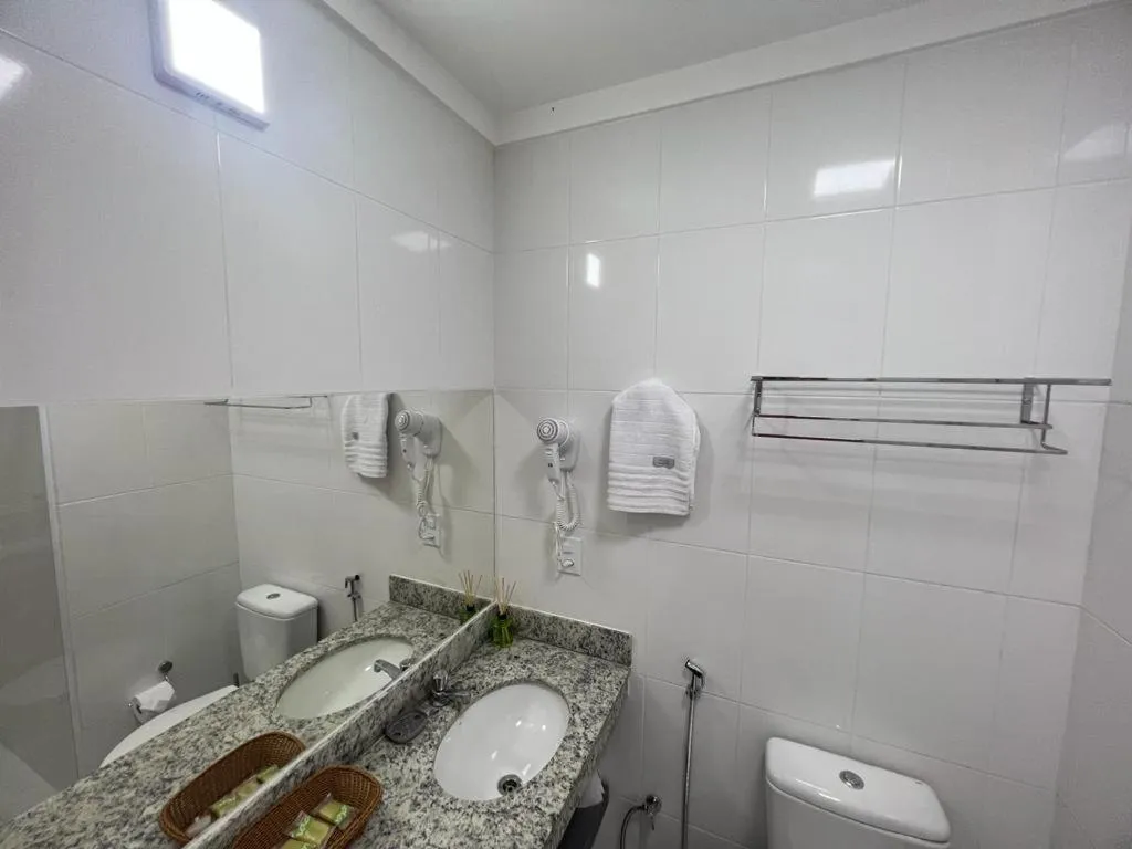 Toilet in Spazzio diRoma Com Parque Acqua Park Diroma Incluso