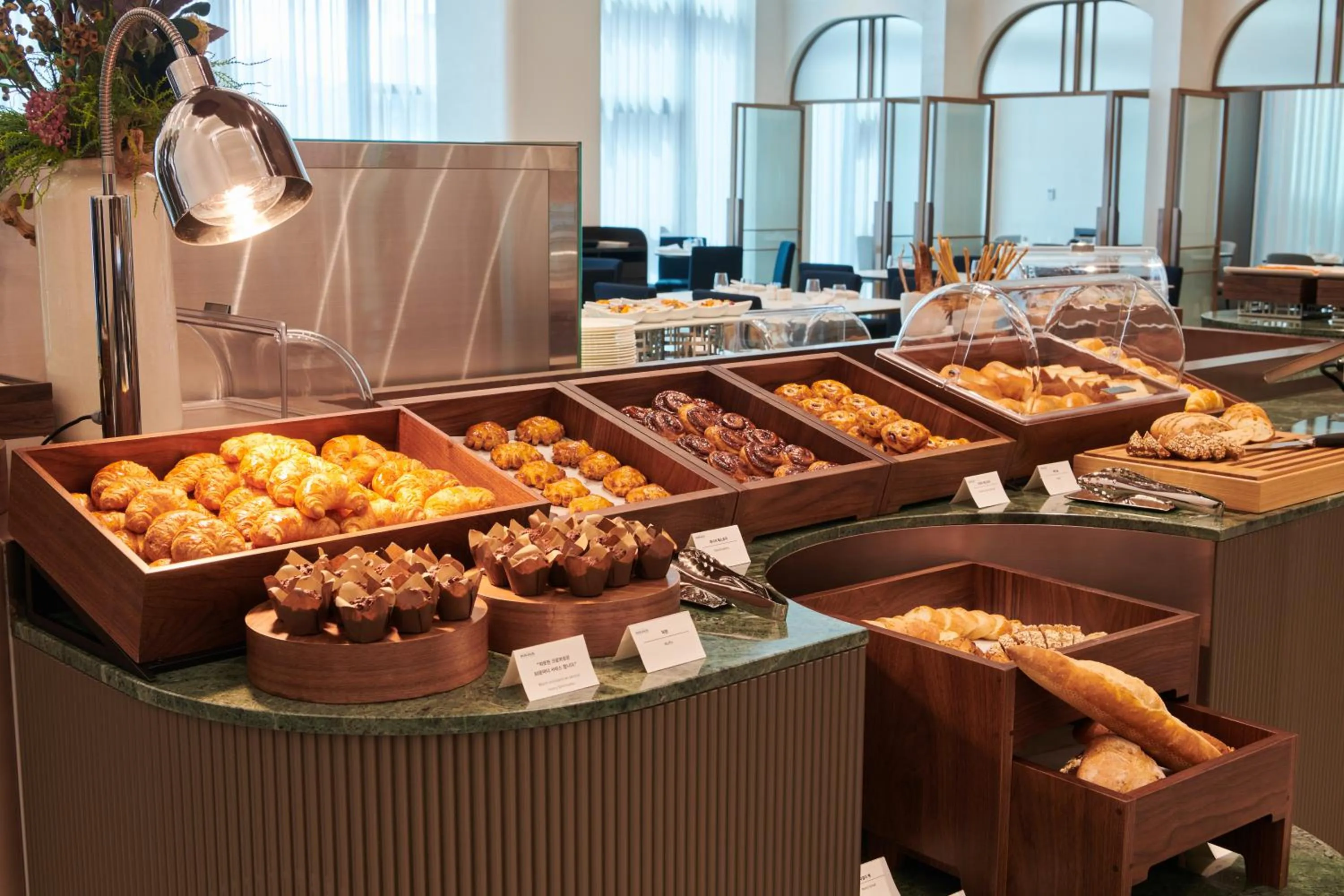 Restaurant/places to eat in Nine Tree Premier ROKAUS Hotel Seoul Yongsan