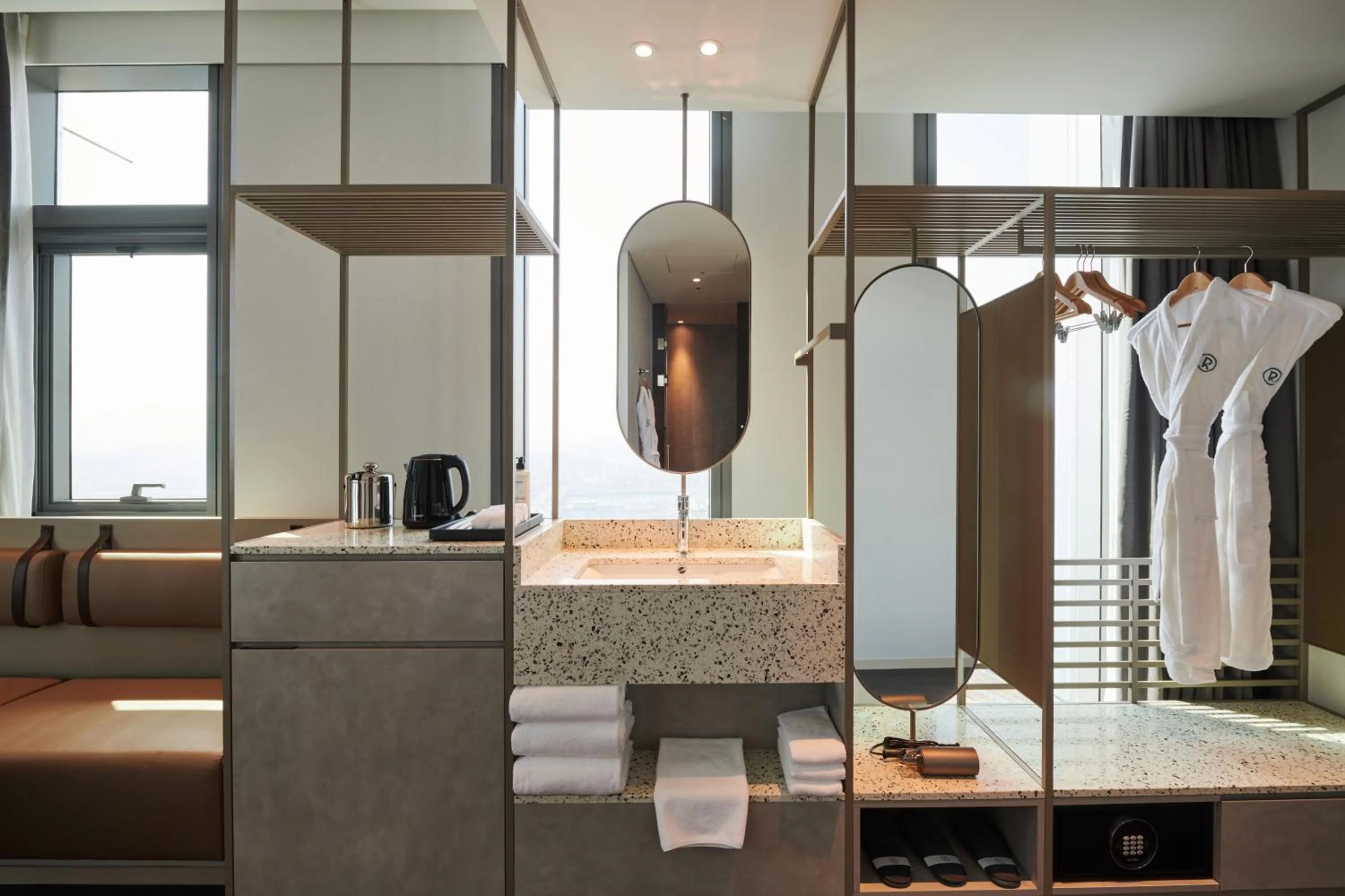 Bathroom, Bed in Nine Tree Premier ROKAUS Hotel Seoul Yongsan