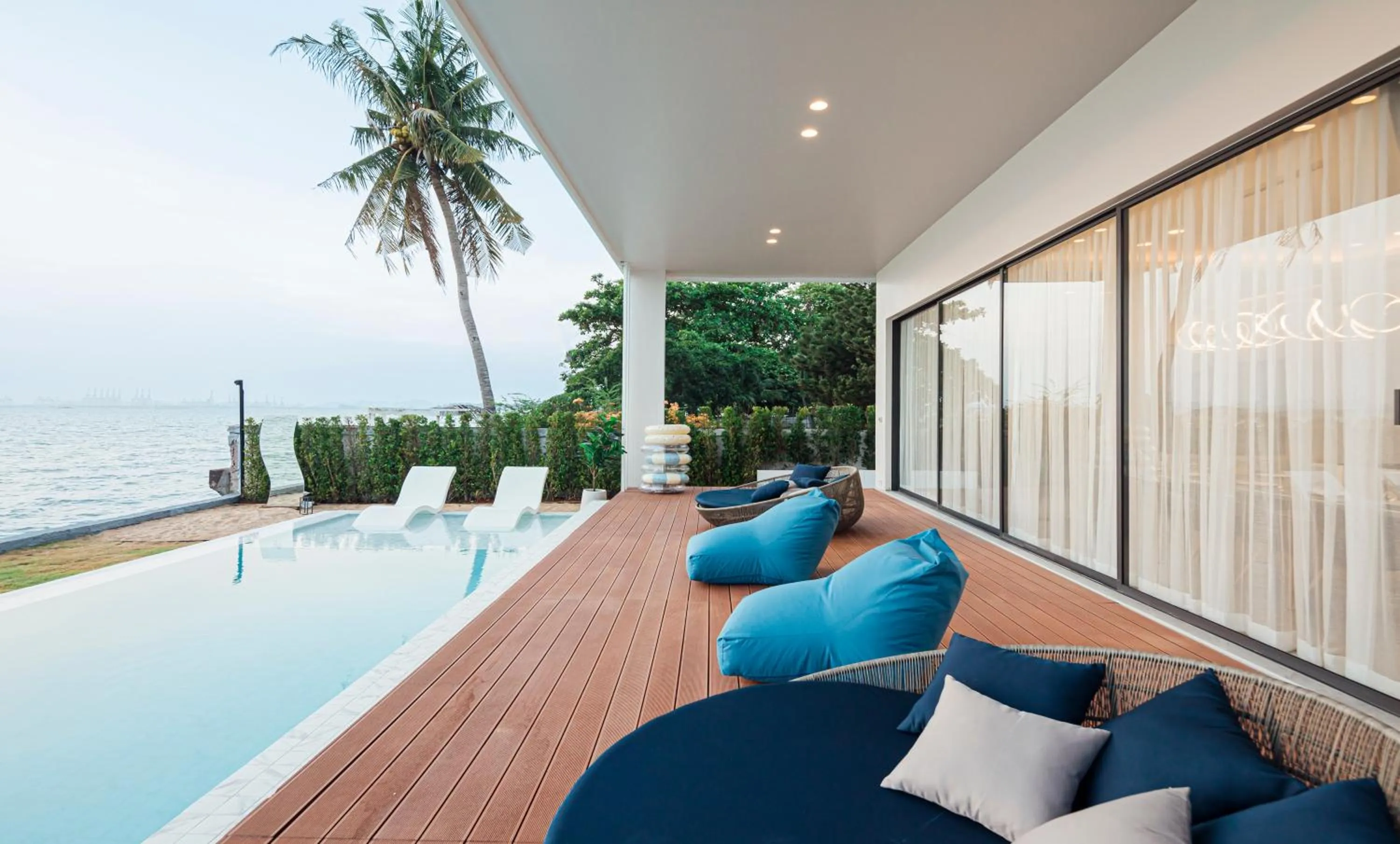 Patio in Sea Season Pool Villa Pattaya