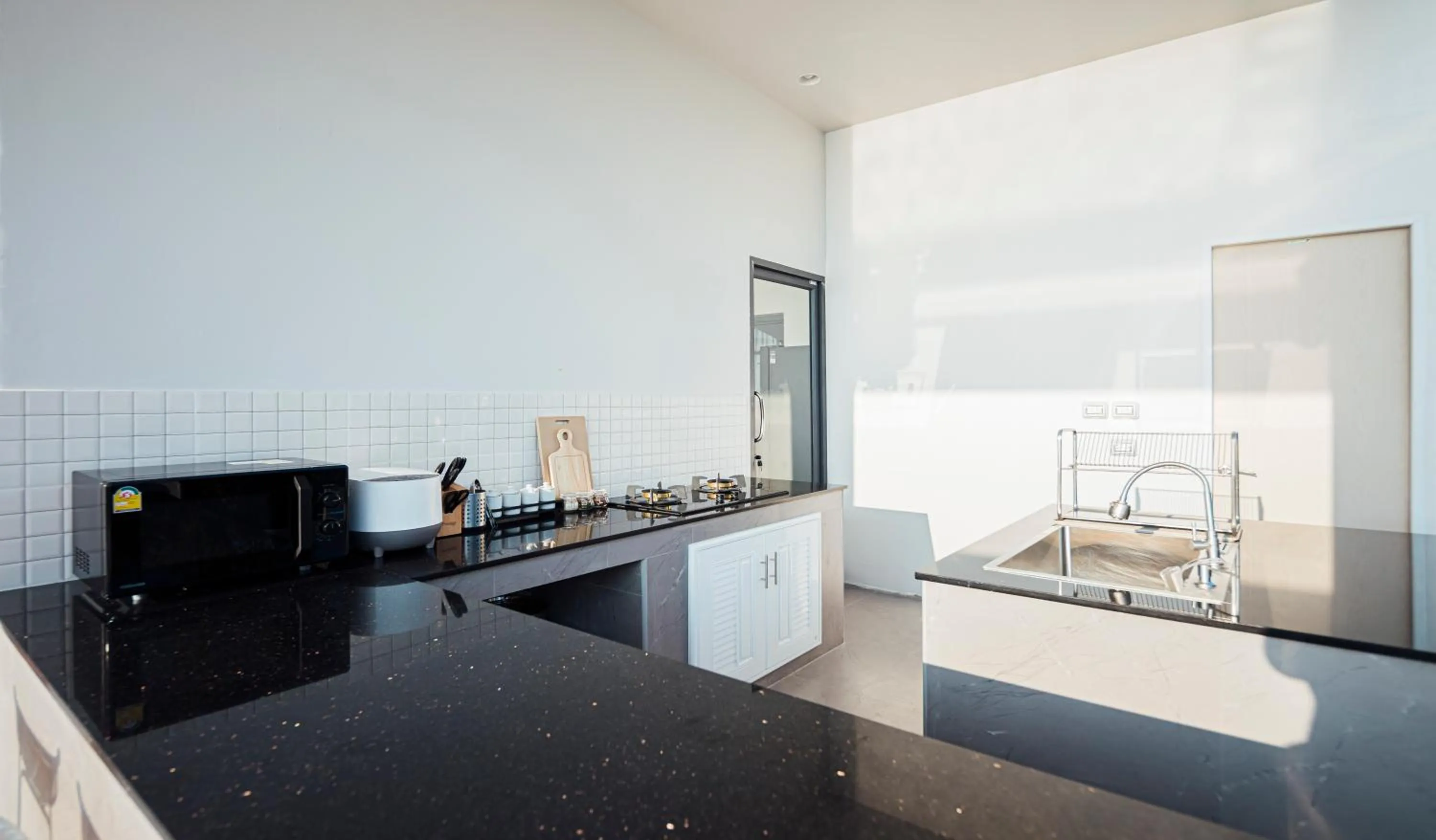 Kitchen or kitchenette in Sea Season Pool Villa Pattaya