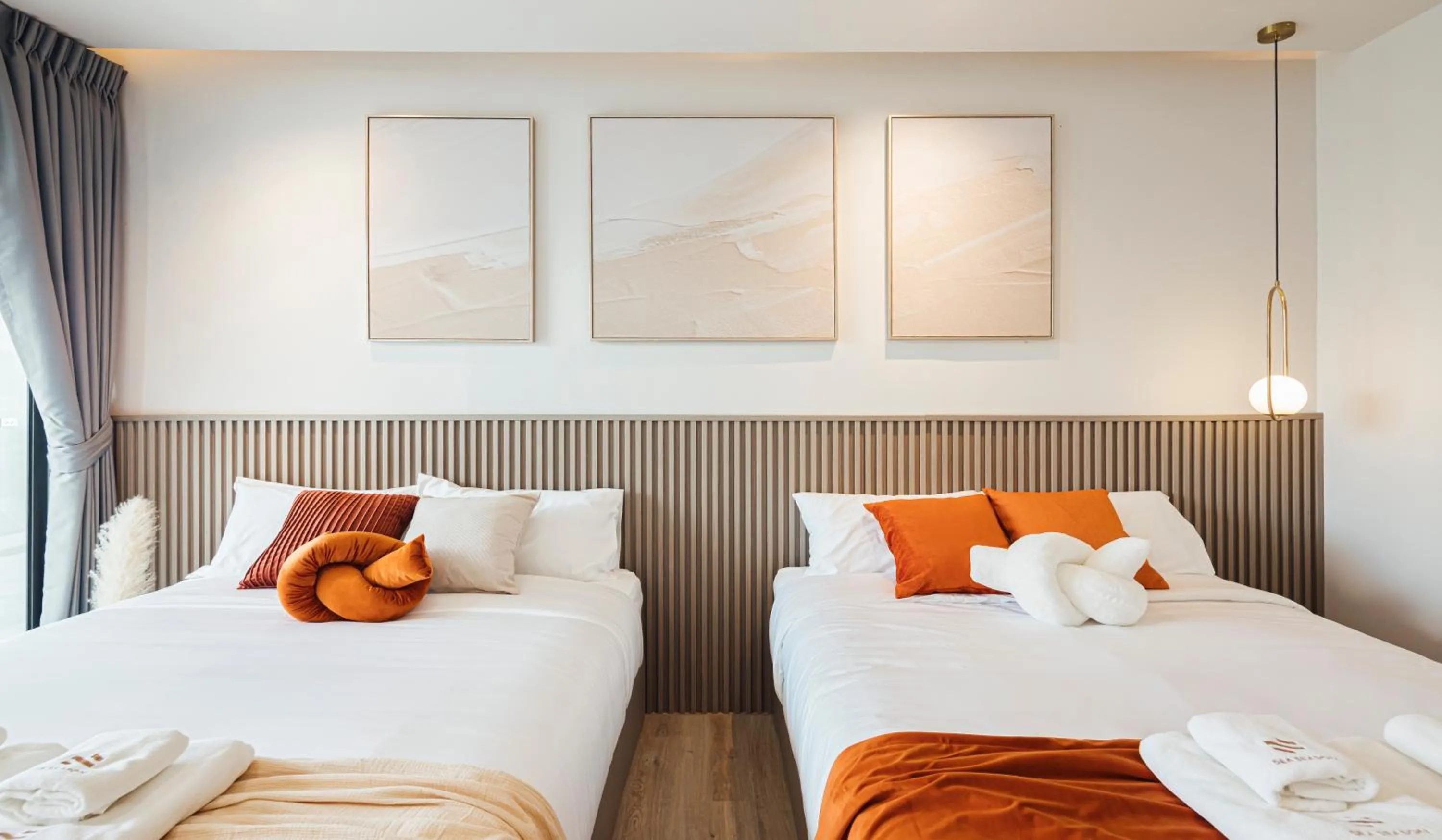 Bed in Sea Season Pool Villa Pattaya