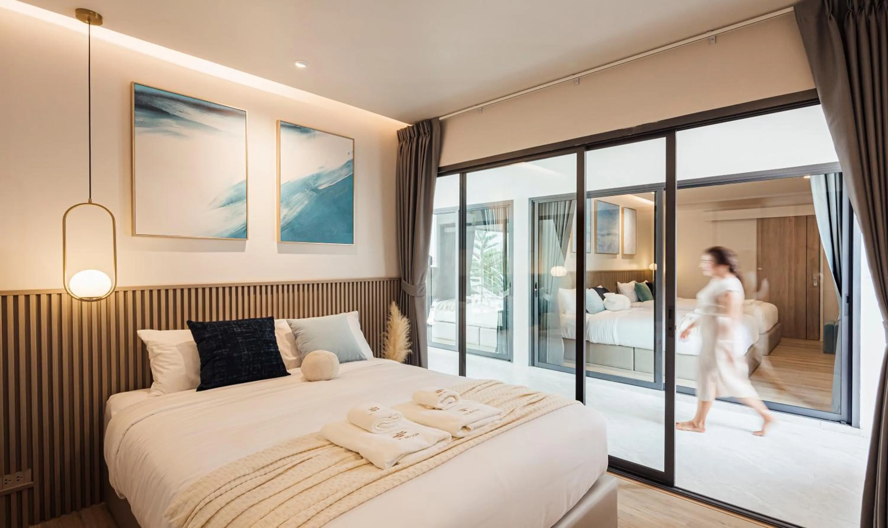 Bed in Sea Season Pool Villa Pattaya