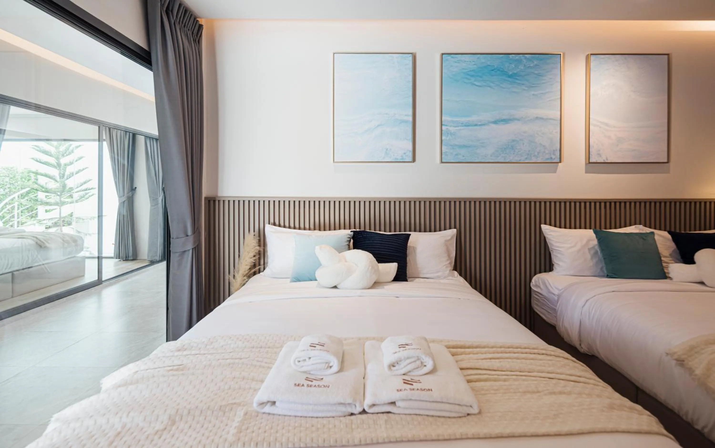 Bed in Sea Season Pool Villa Pattaya