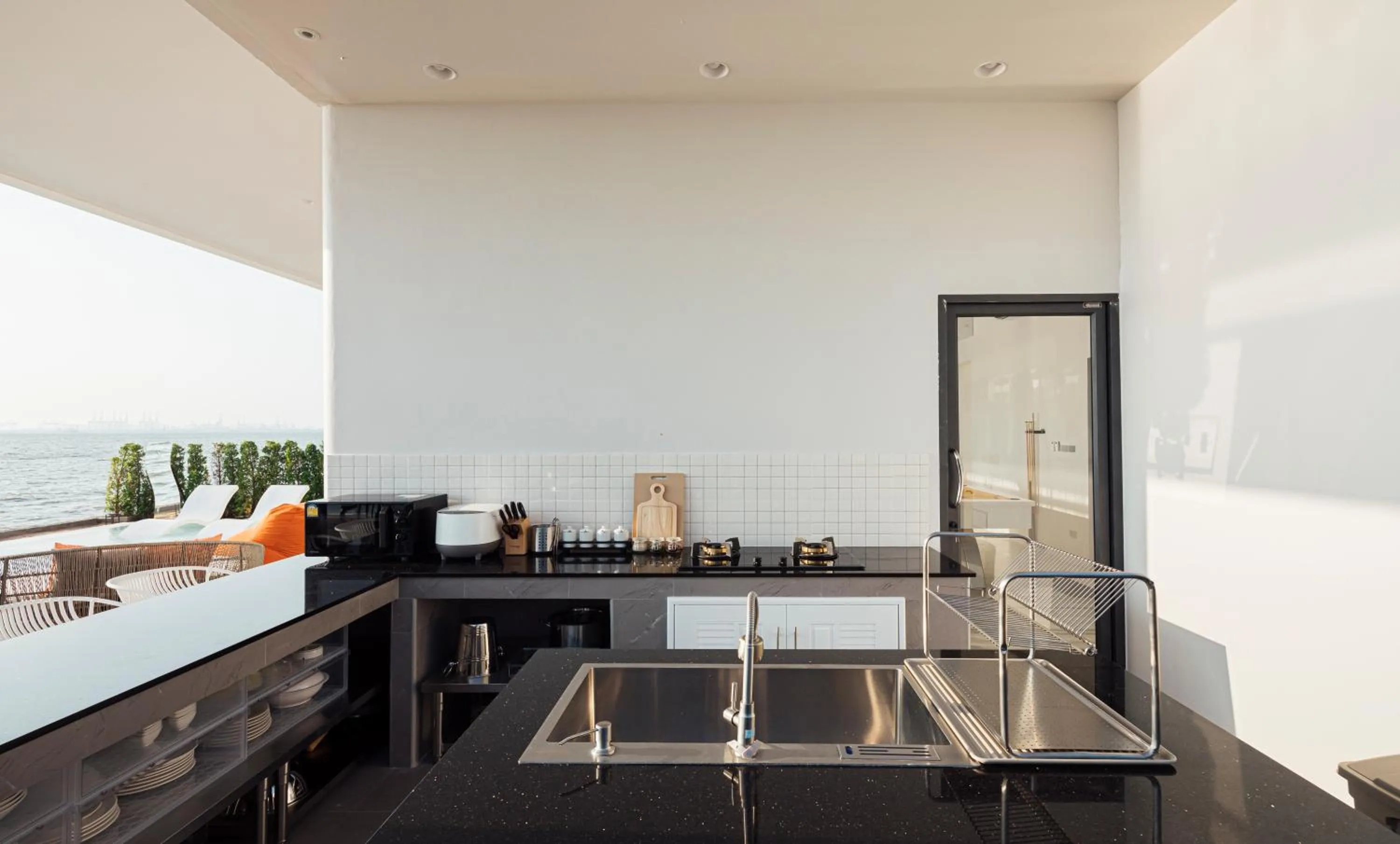 Kitchen or kitchenette in Sea Season Pool Villa Pattaya