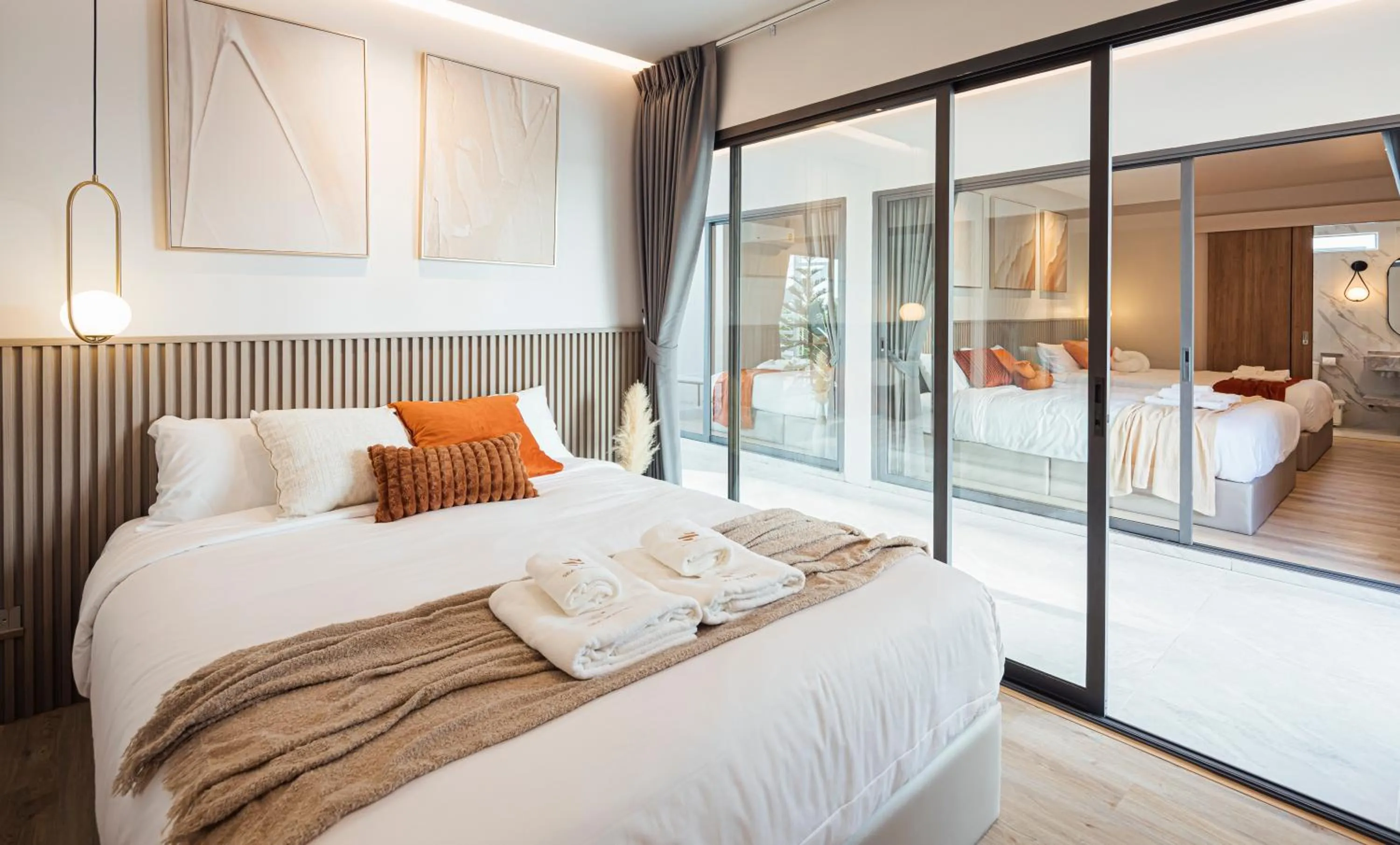 Bed in Sea Season Pool Villa Pattaya