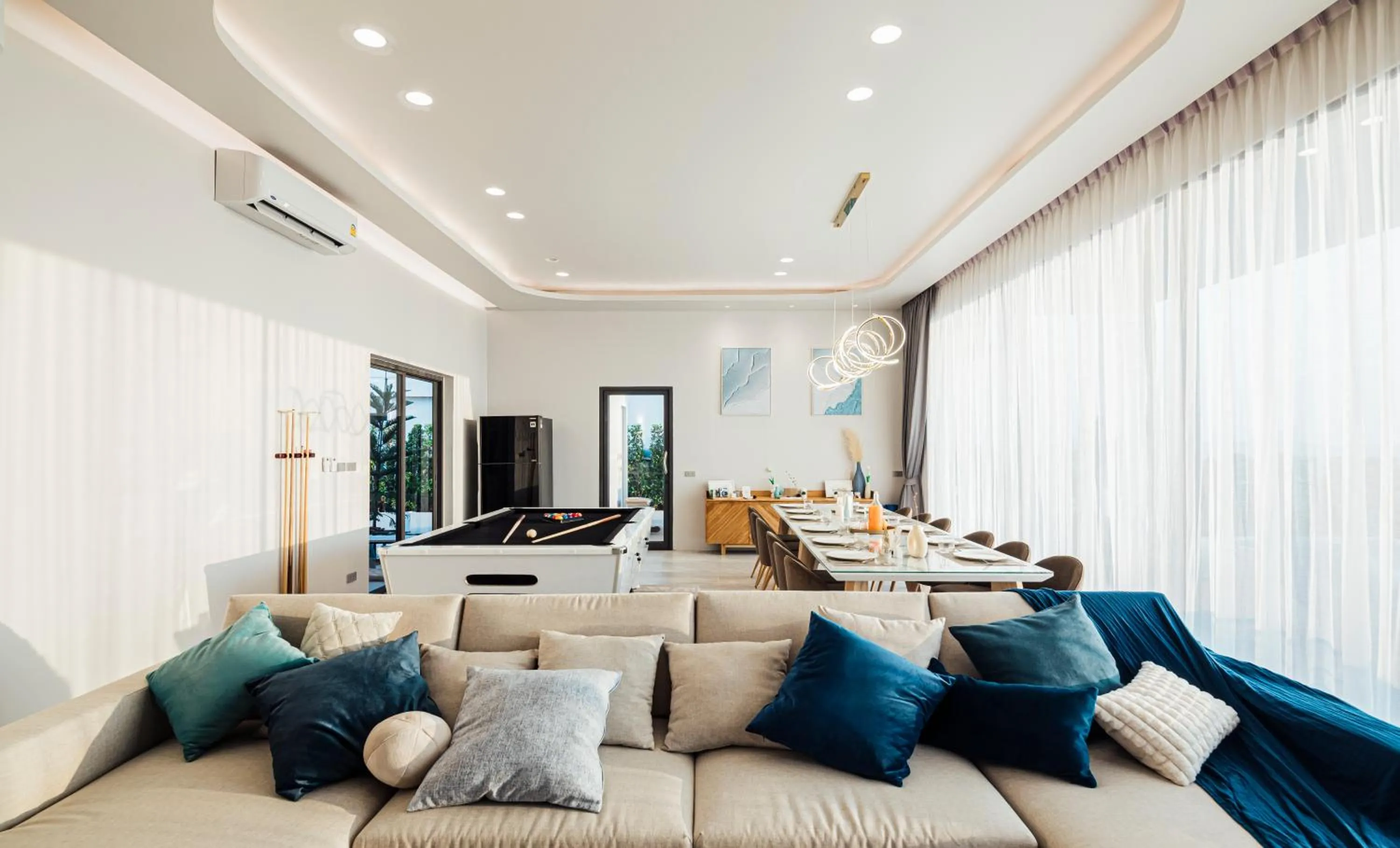 Communal lounge/ TV room in Sea Season Pool Villa Pattaya