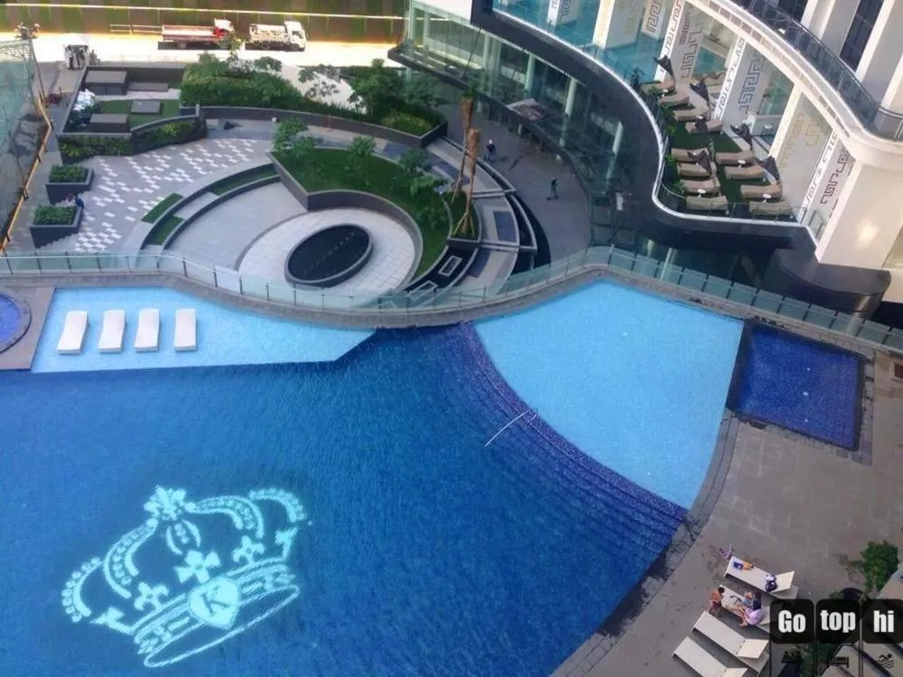 Day in The Knightsbridge Residences