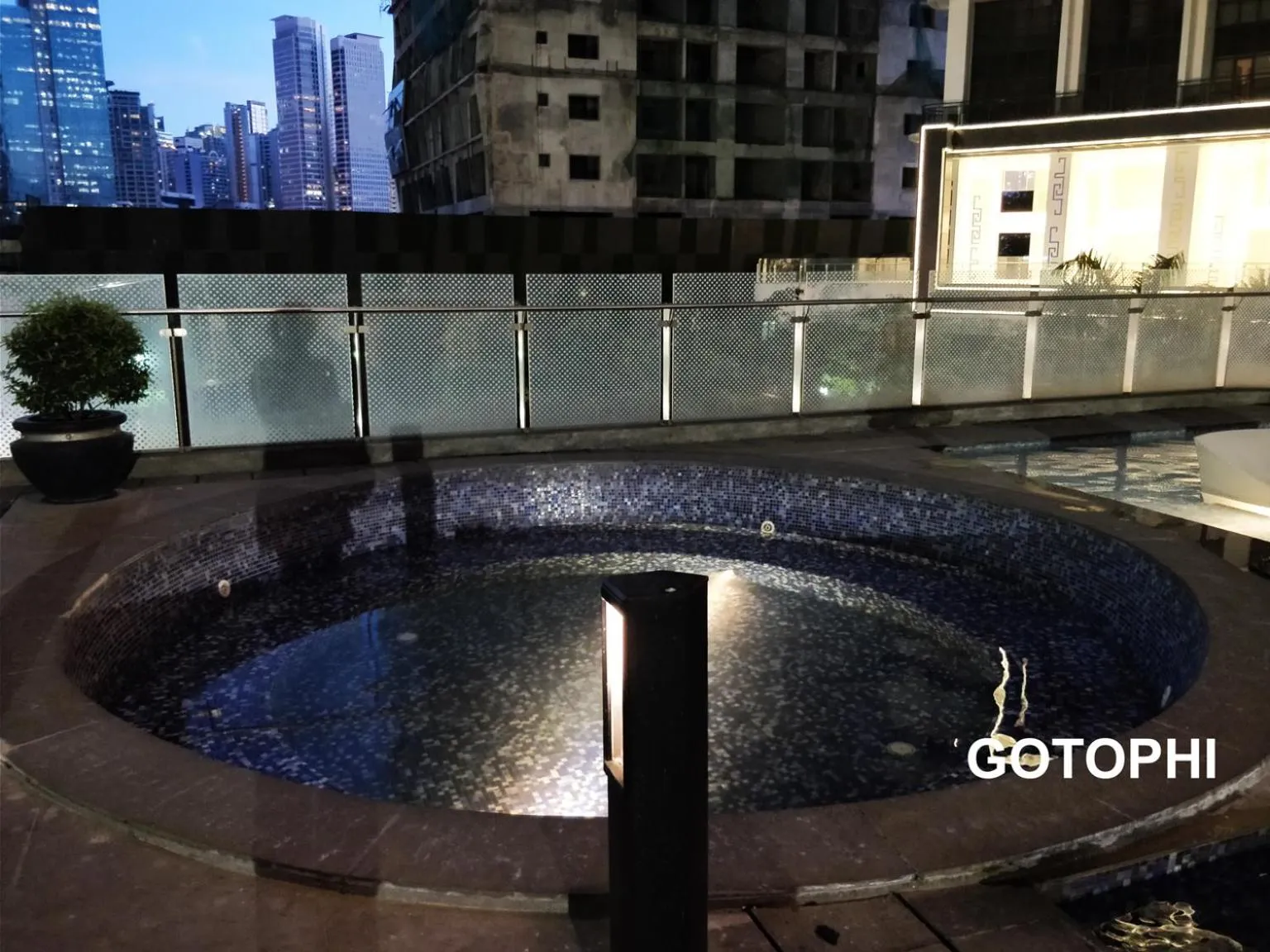 Night in The Knightsbridge Residences