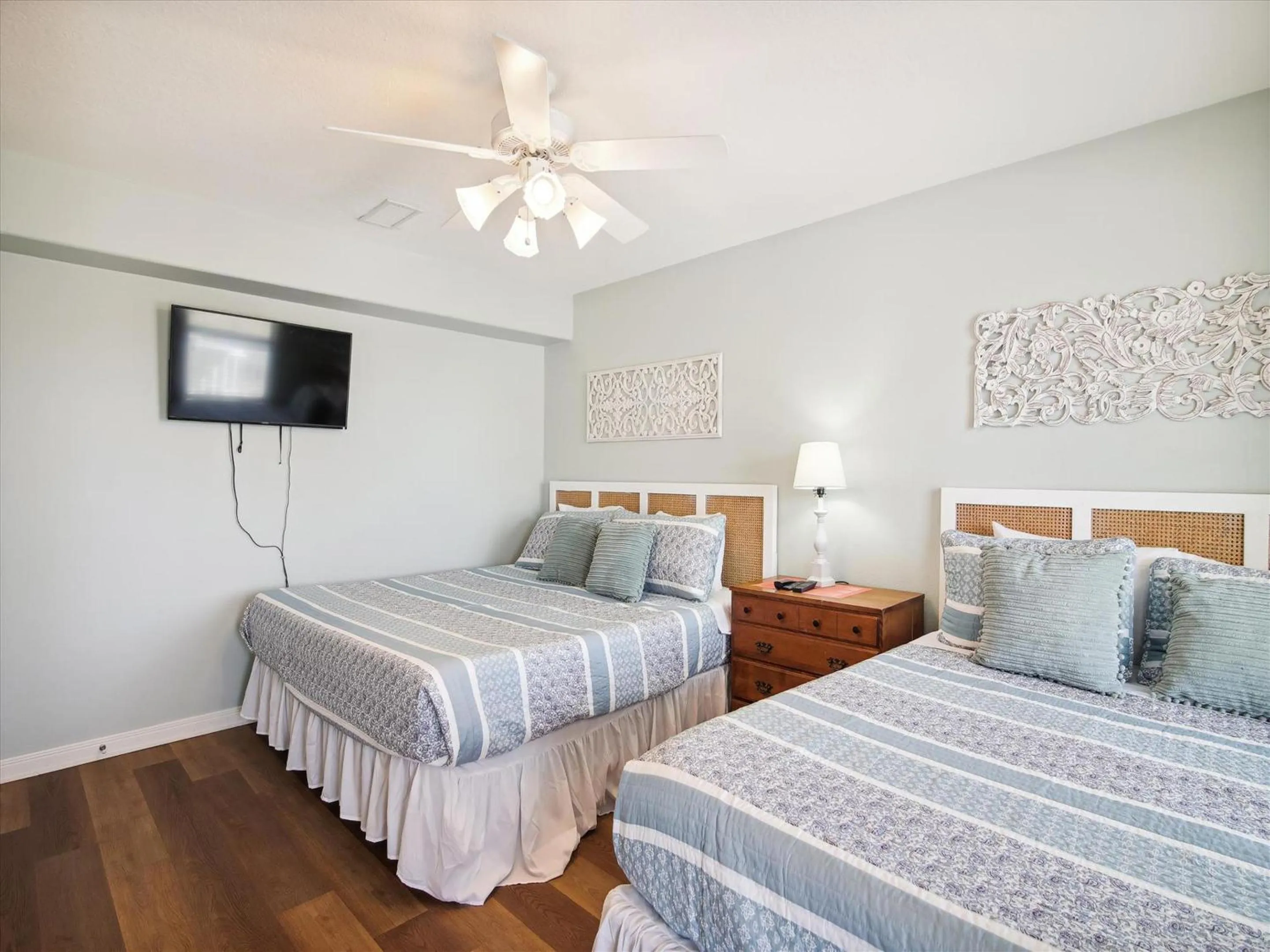 Property building, Bed in Vitamin Sea Retreat