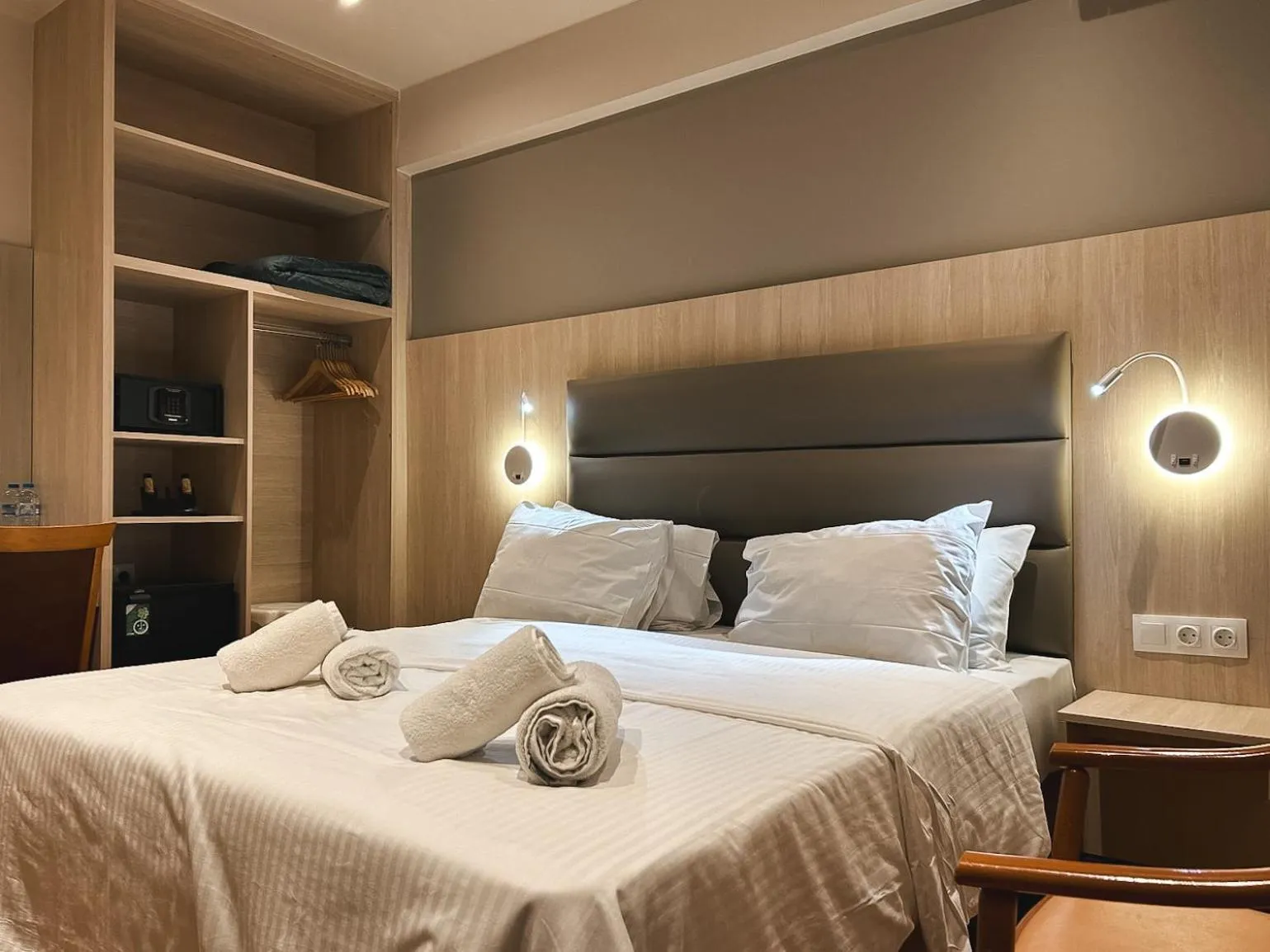 Bedroom, Bed in Anemoni Piraeus Hotel