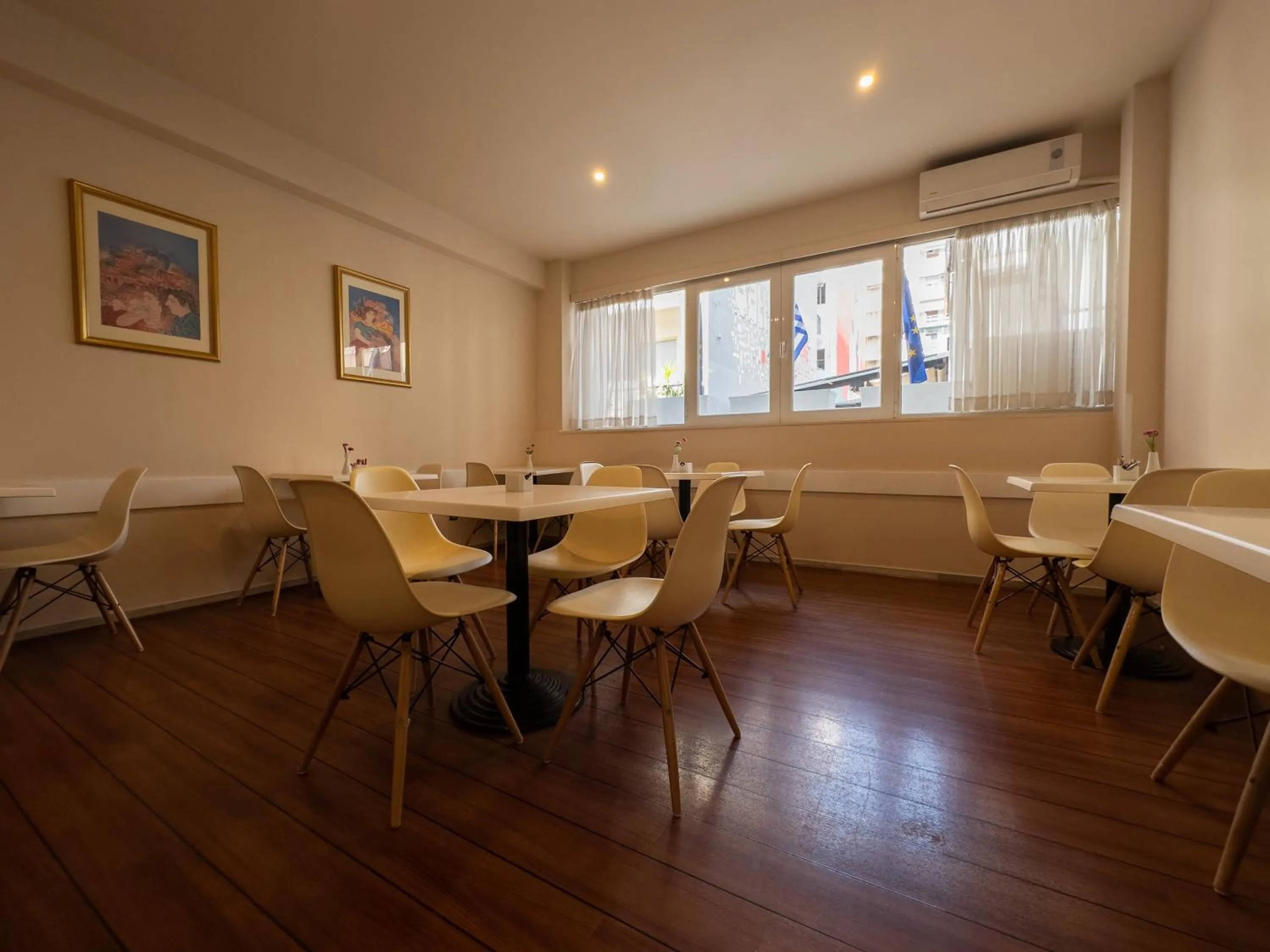 Restaurant/places to eat in Anemoni Piraeus Hotel