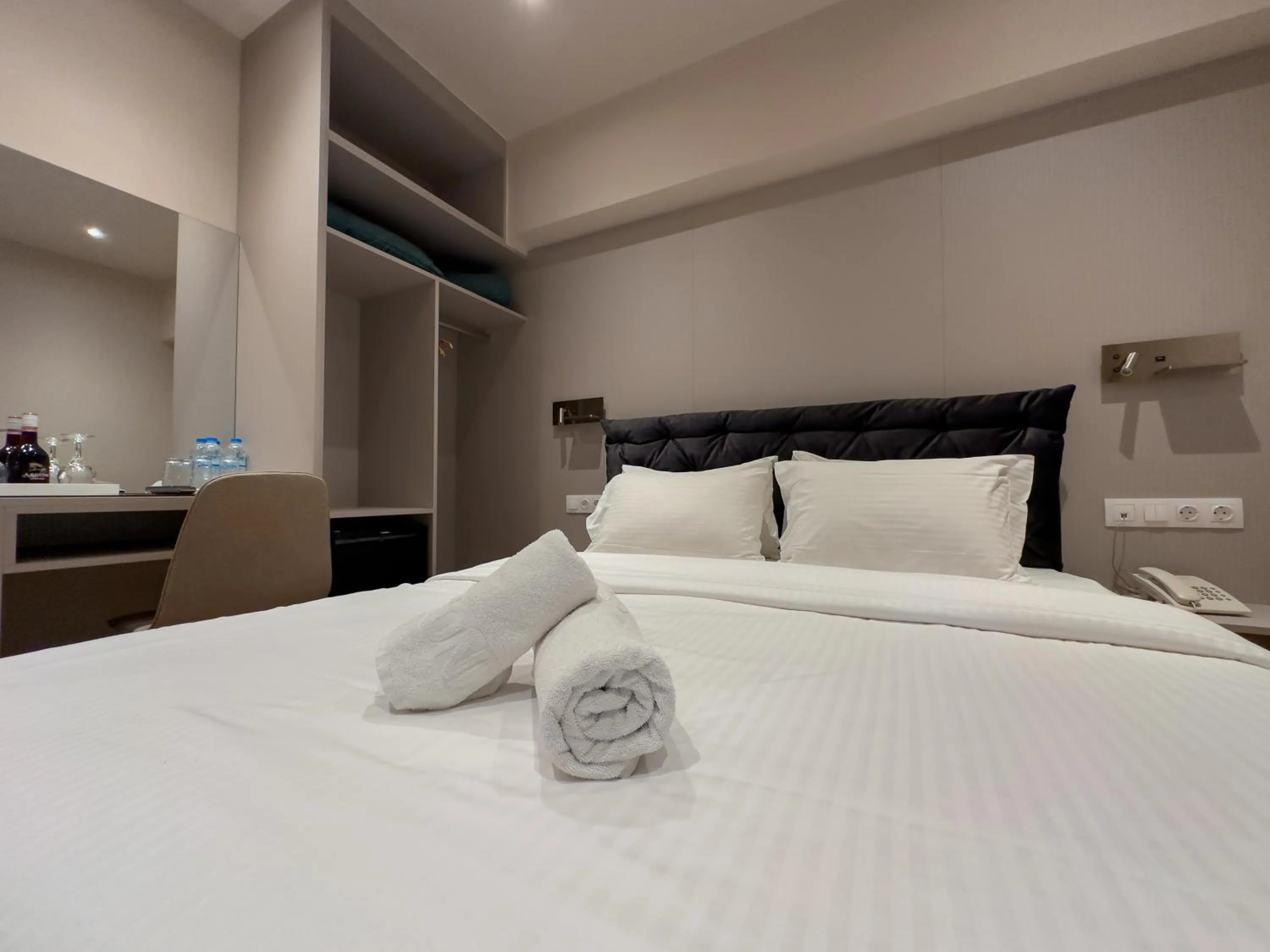 Bedroom, Bed in Anemoni Piraeus Hotel