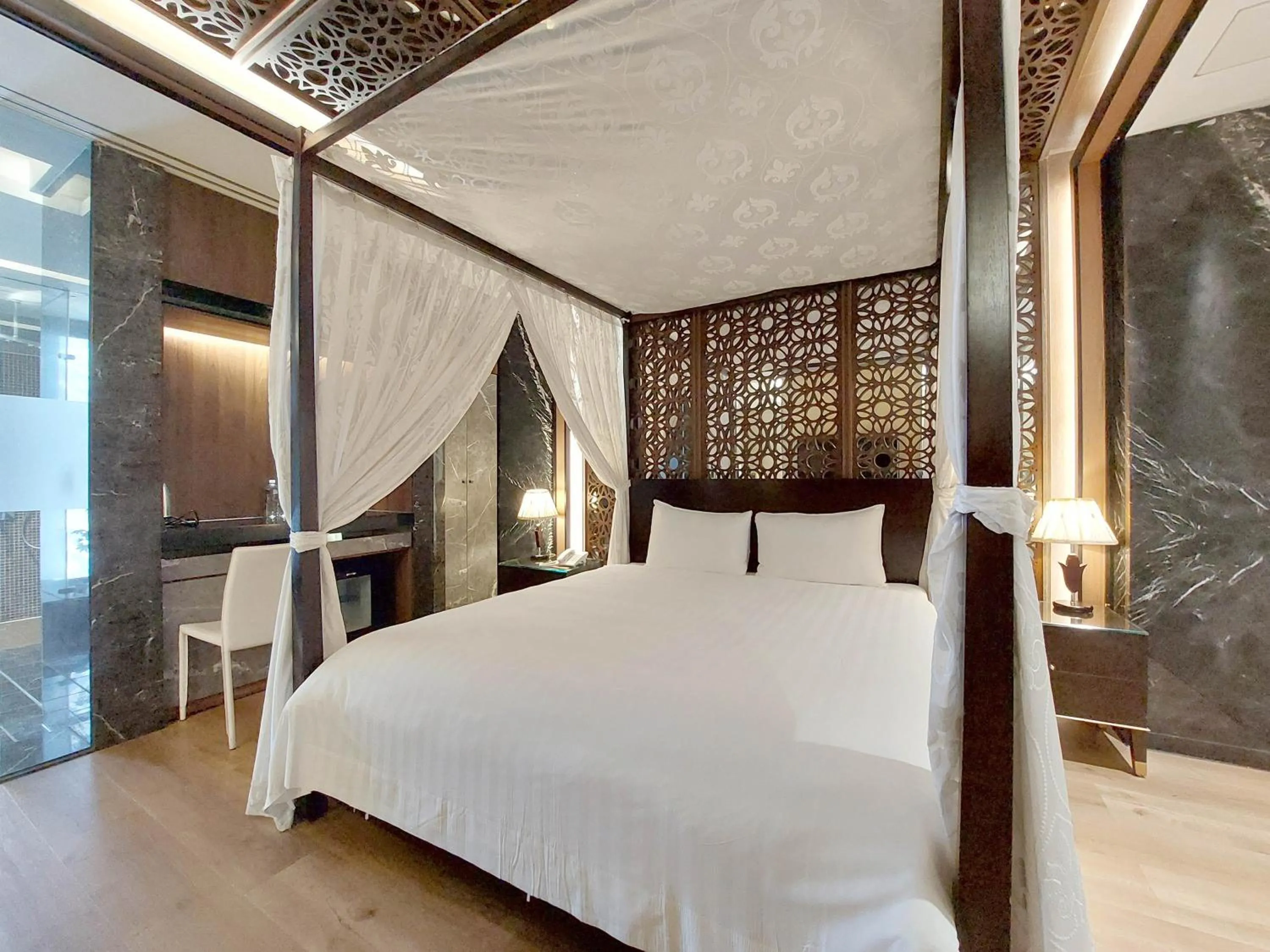 Photo of the whole room, Bed in Elysees Motel