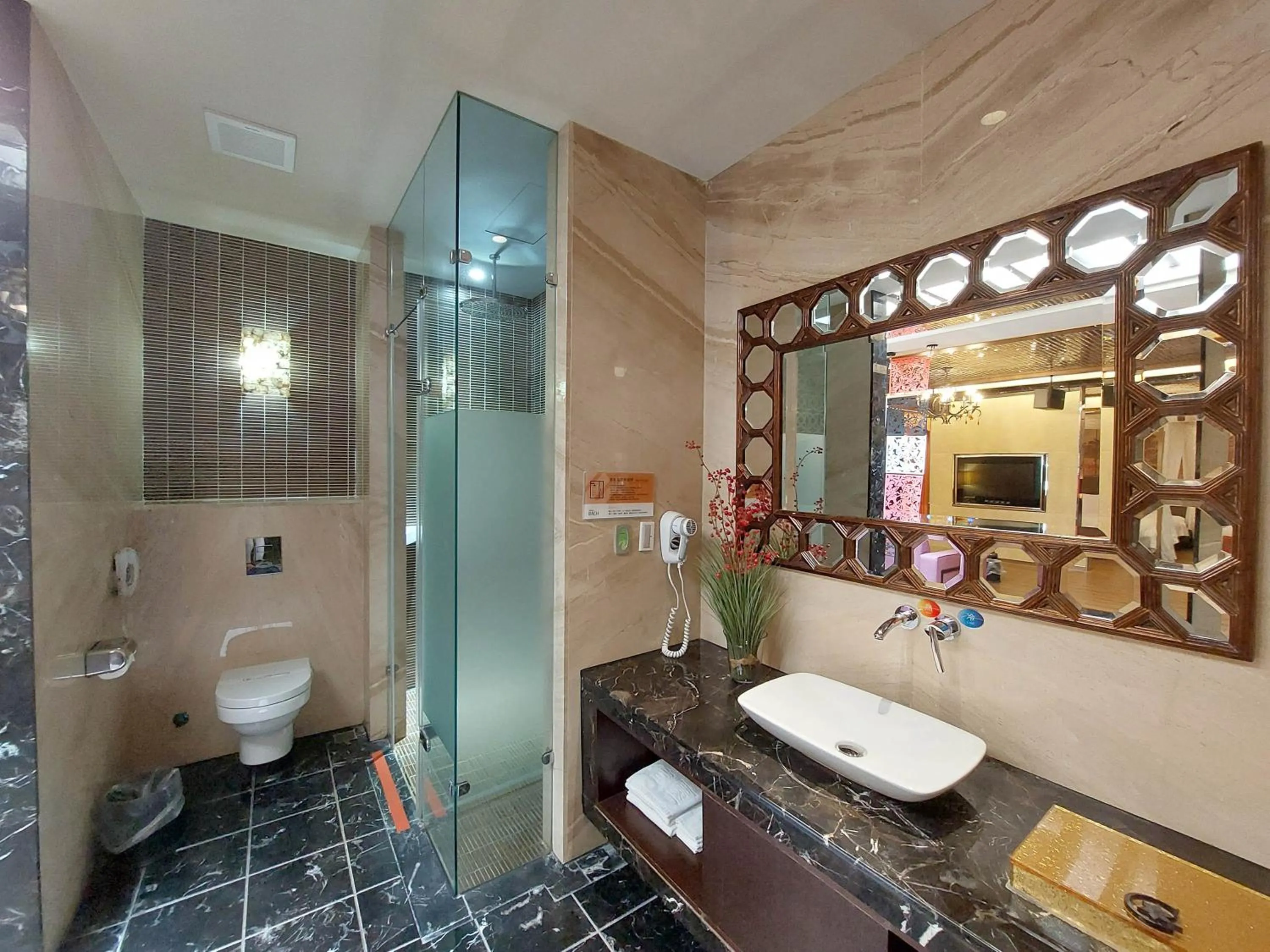 Shower in Elysees Motel