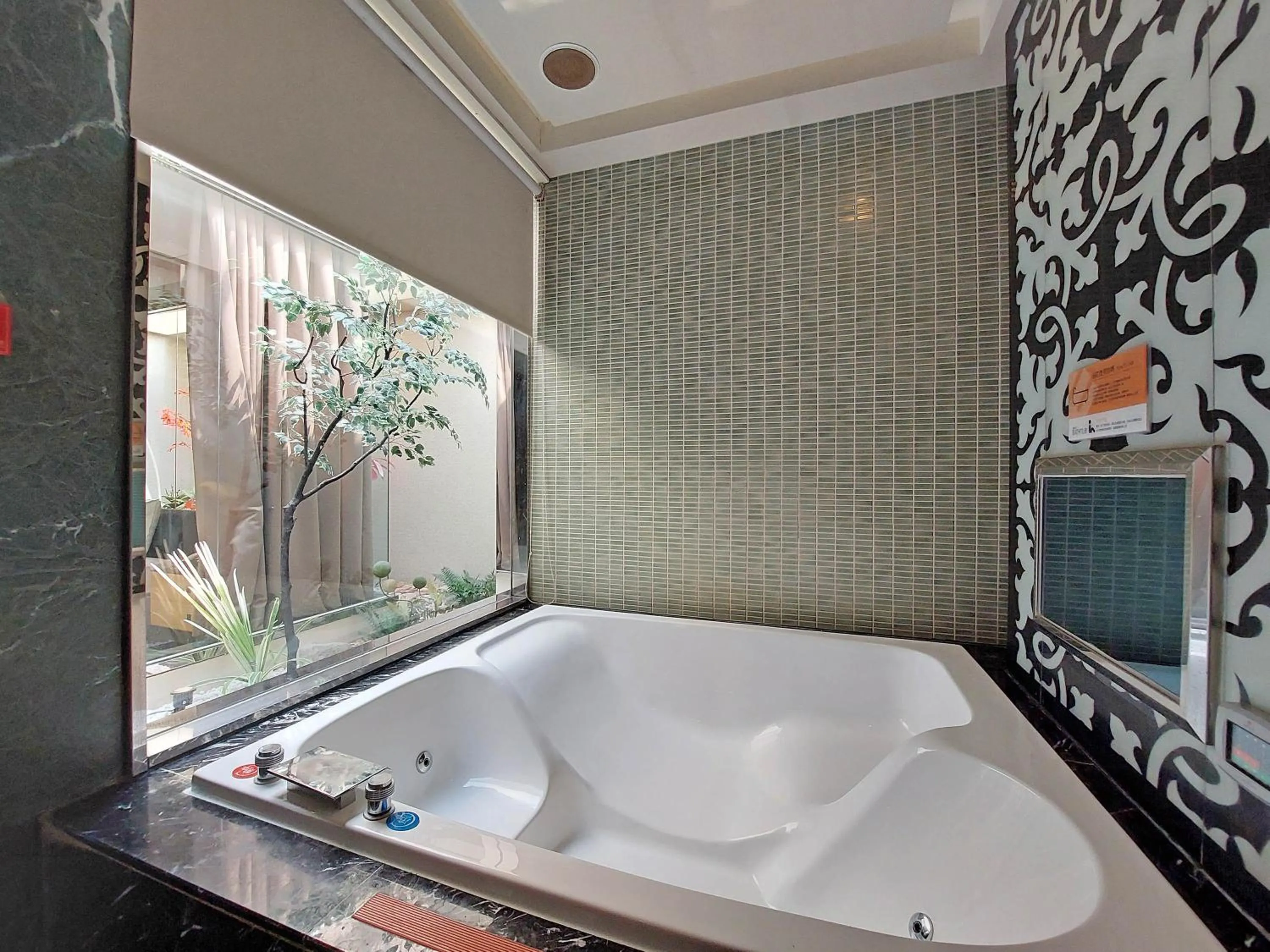 Bath in Elysees Motel