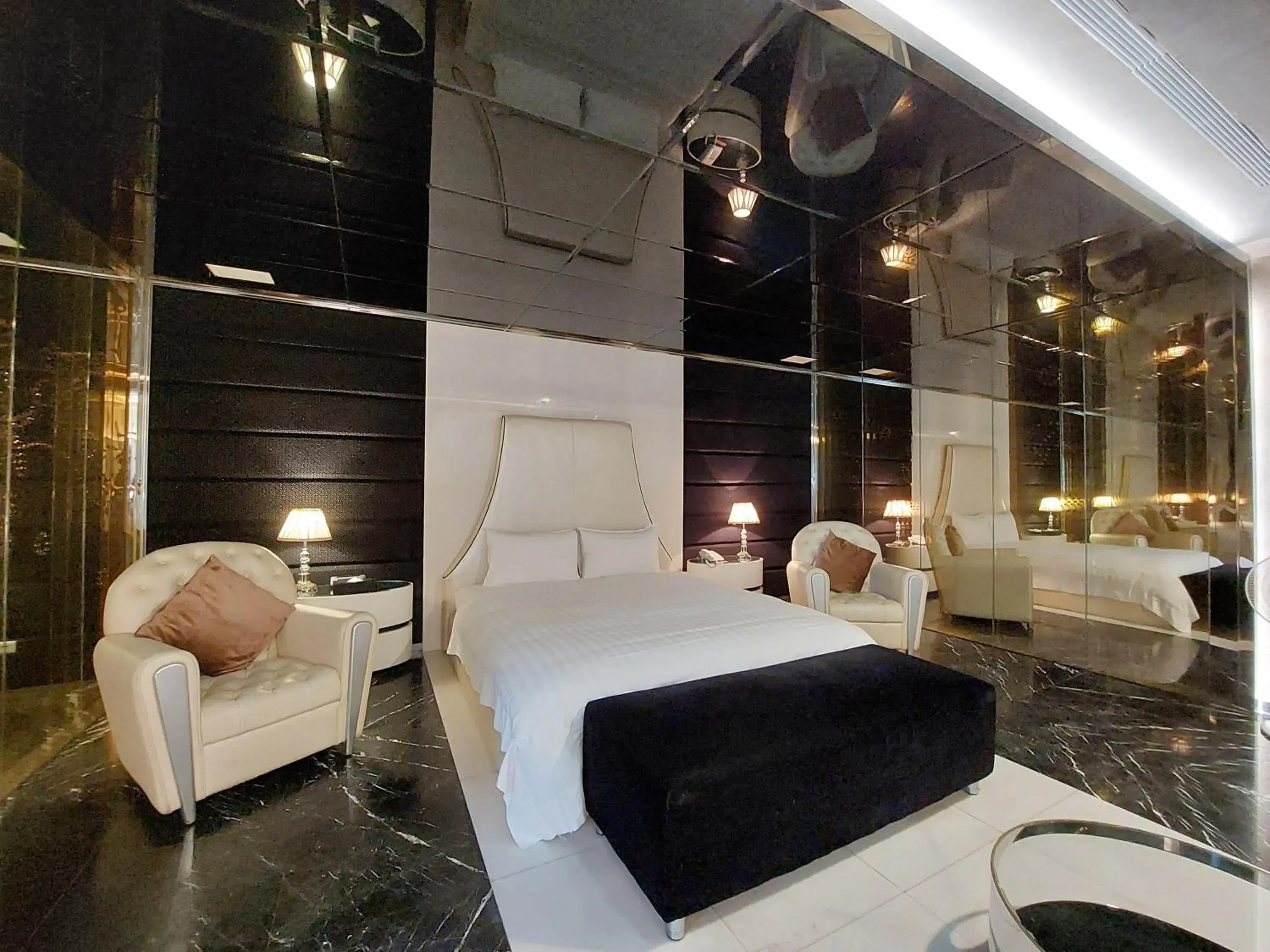 Photo of the whole room in Elysees Motel Photo of the whole room in Elysees Motel