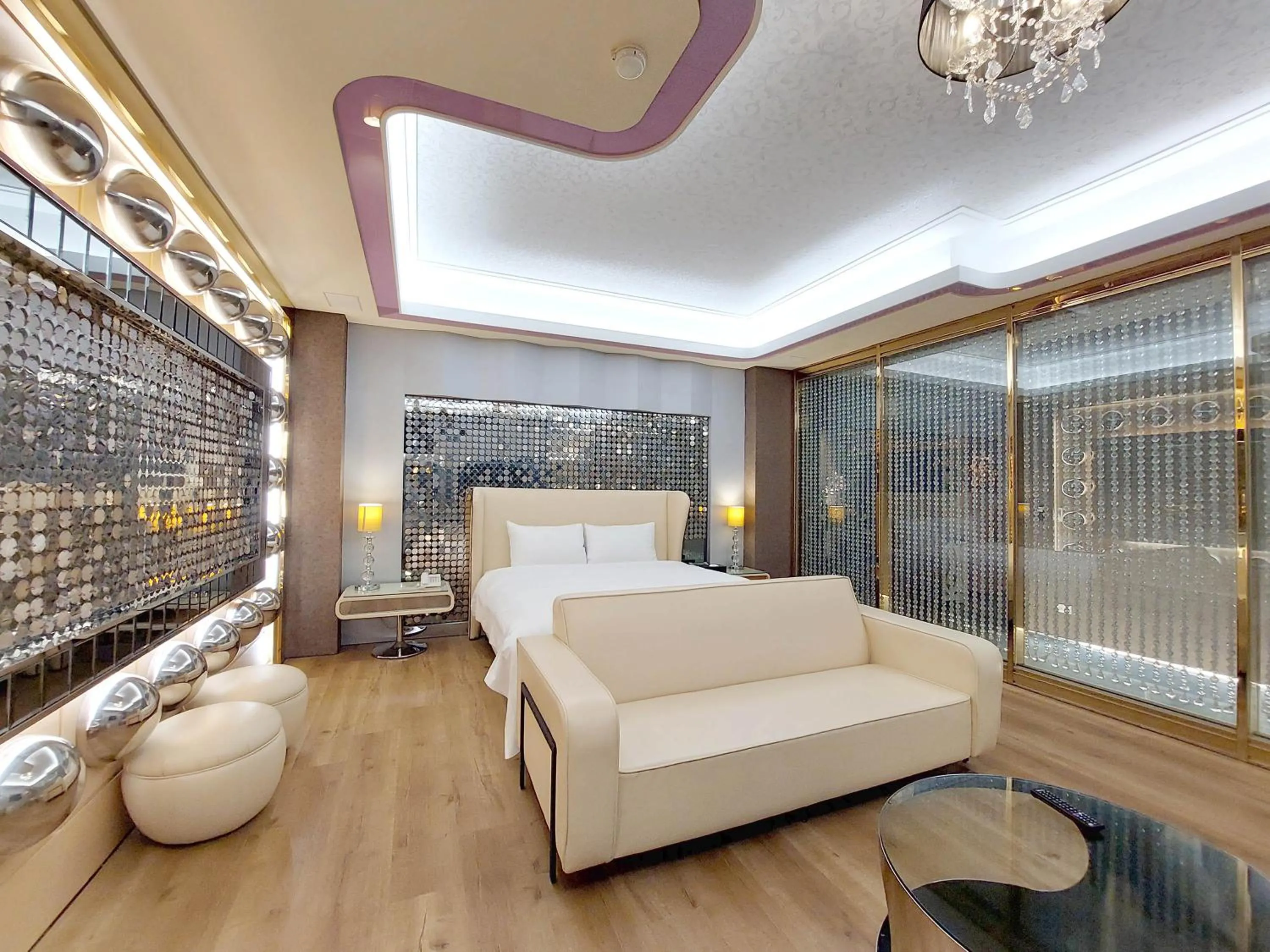 Bed in Elysees Motel