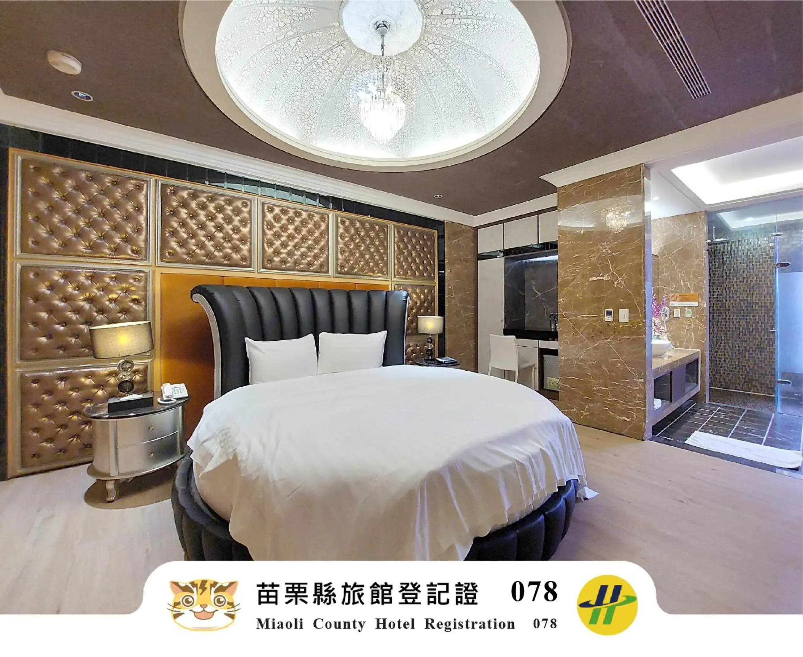 Bed in Elysees Motel Bed in Elysees Motel